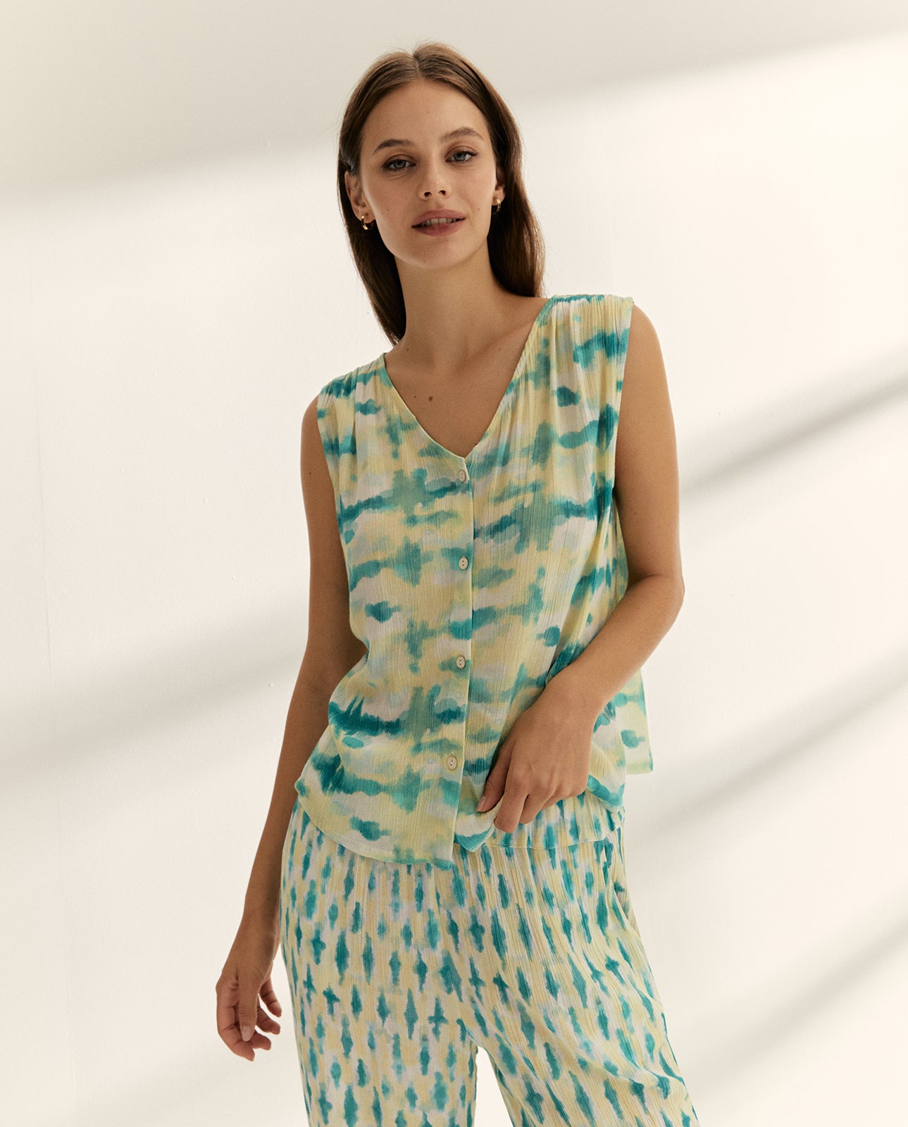 Blusa de mujer estampada efecto chaleco