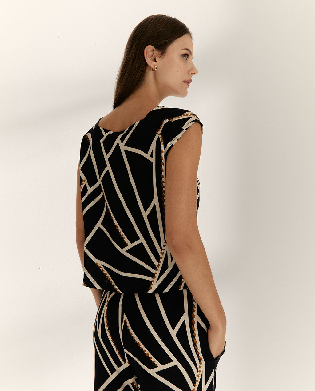 Blusa de mujer estampado geométrico efecto chaleco