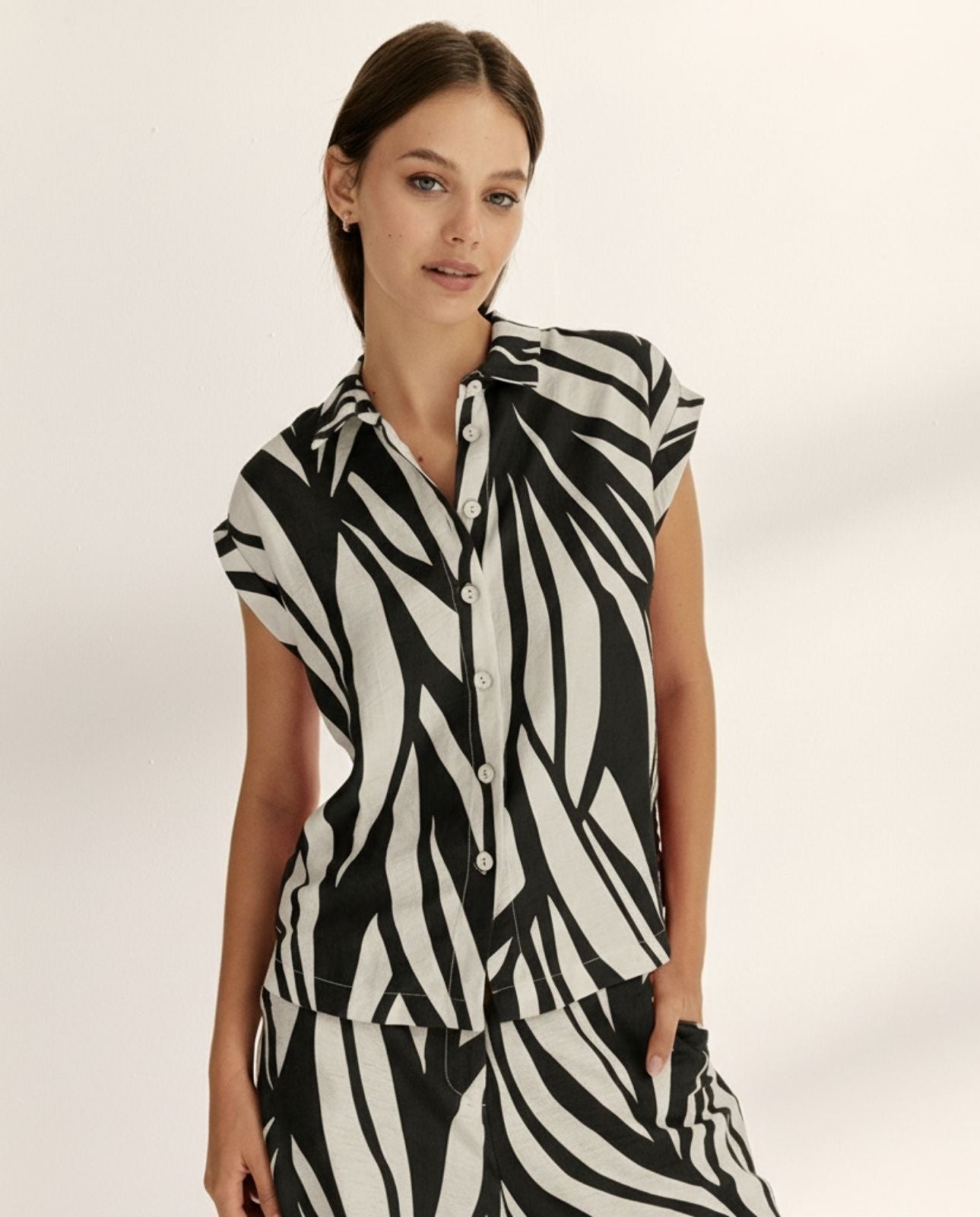 Camisa de mujer estampada cuello camisero