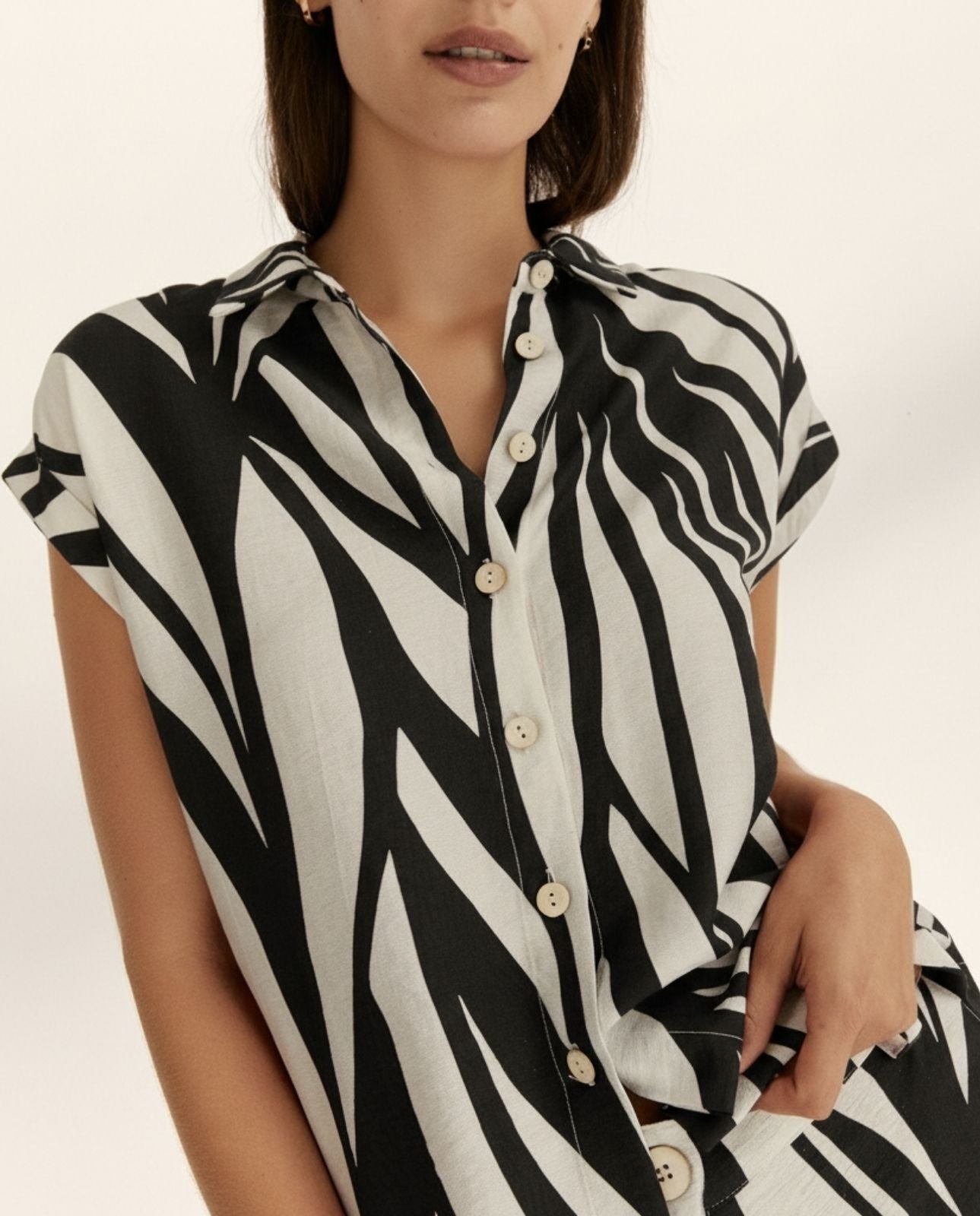 Camisa de mujer estampada cuello camisero