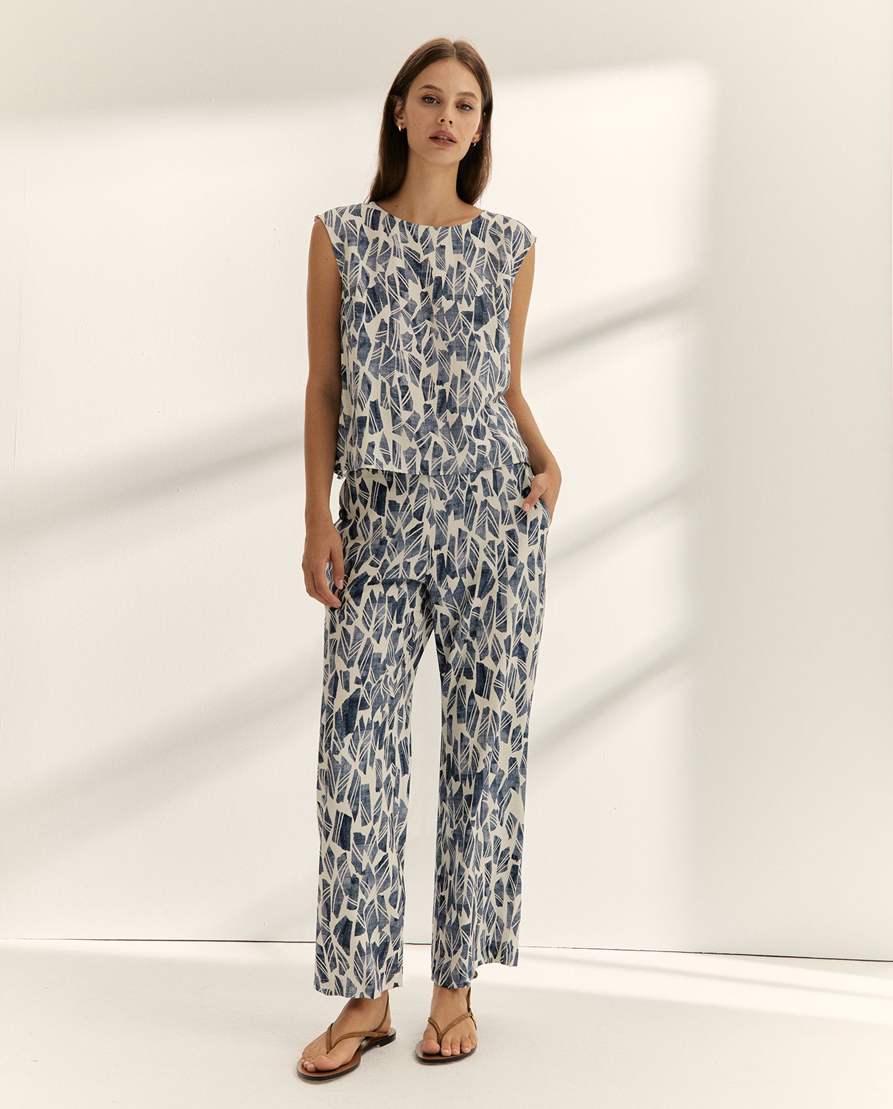 Blusa estampada sin mangas escote redondo