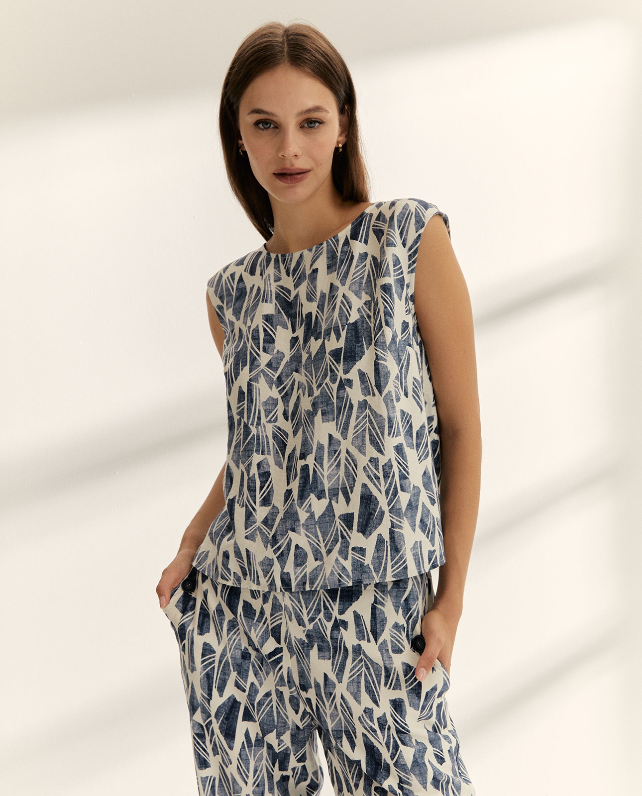 Blusa estampada sin mangas escote redondo