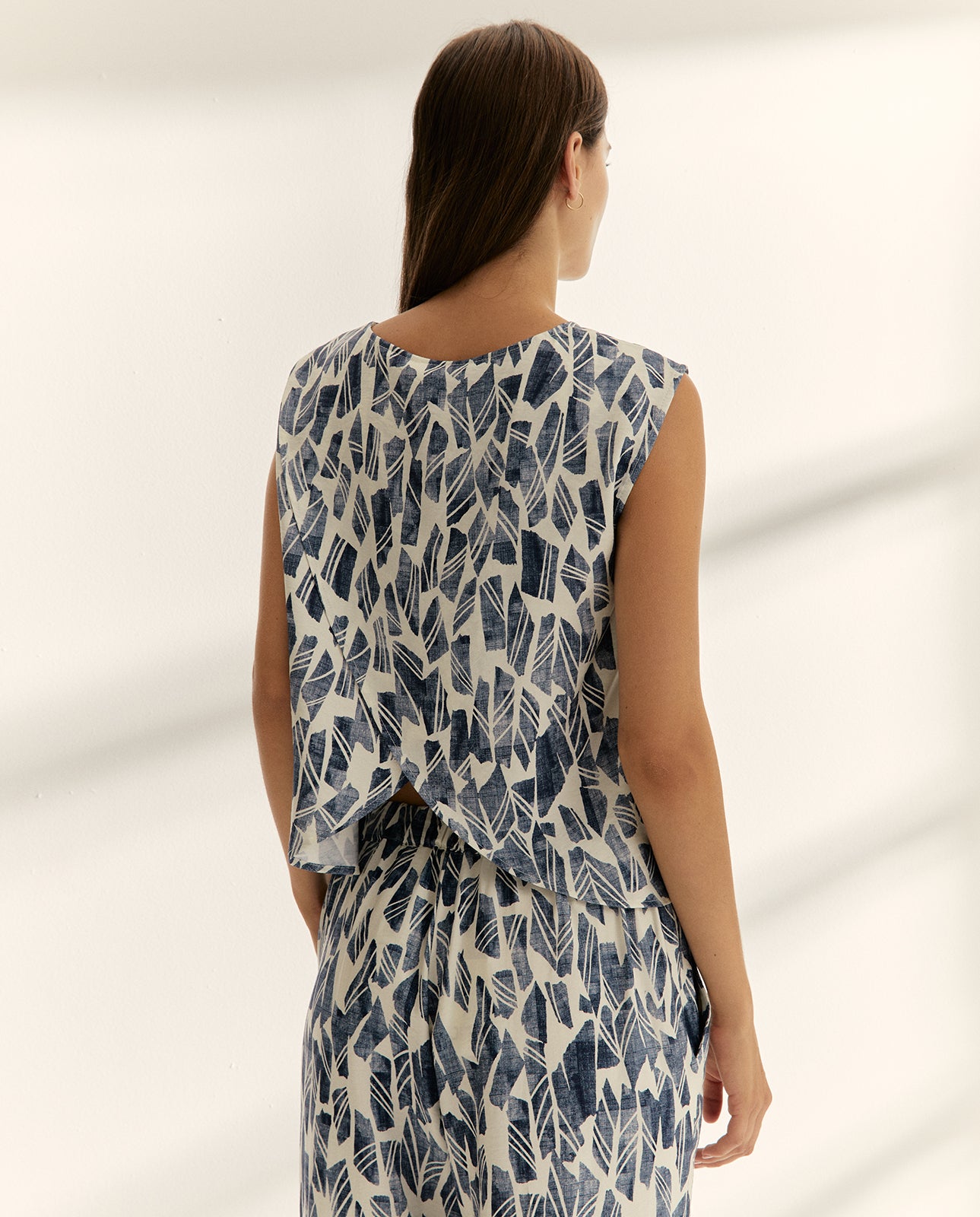 Blusa estampada sin mangas escote redondo