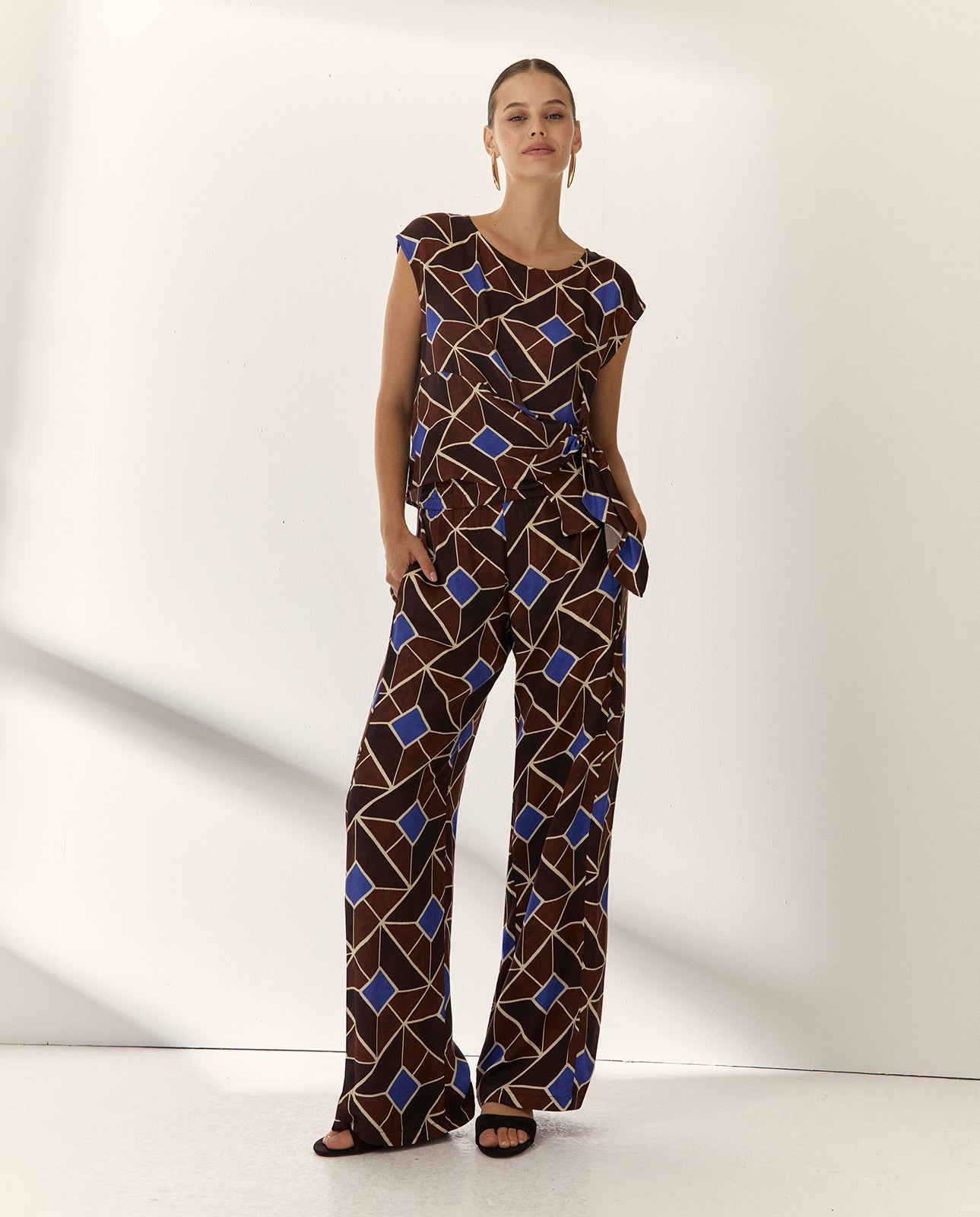 Blusa estampada sin mangas escote redondo