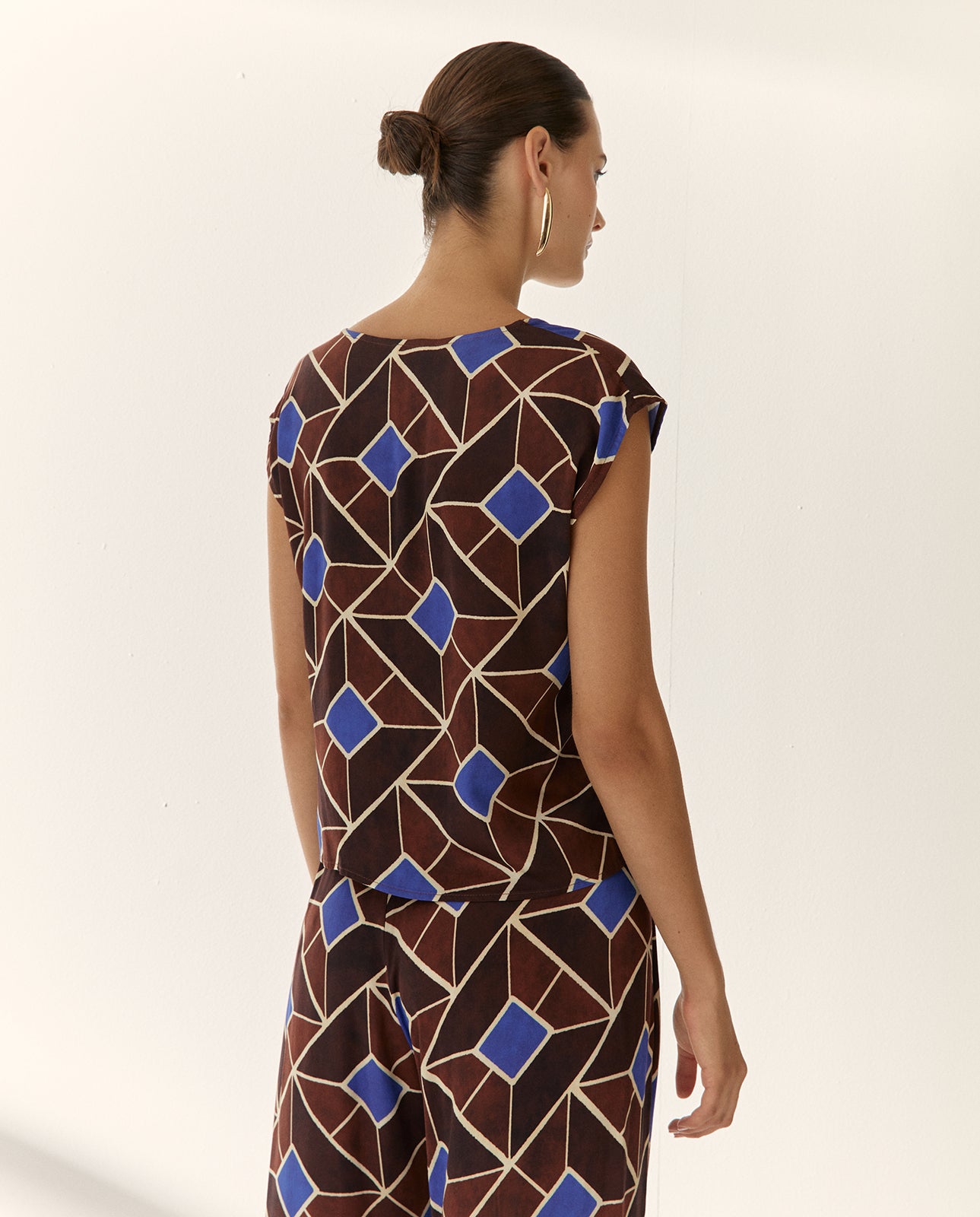 Blusa estampada sin mangas escote redondo