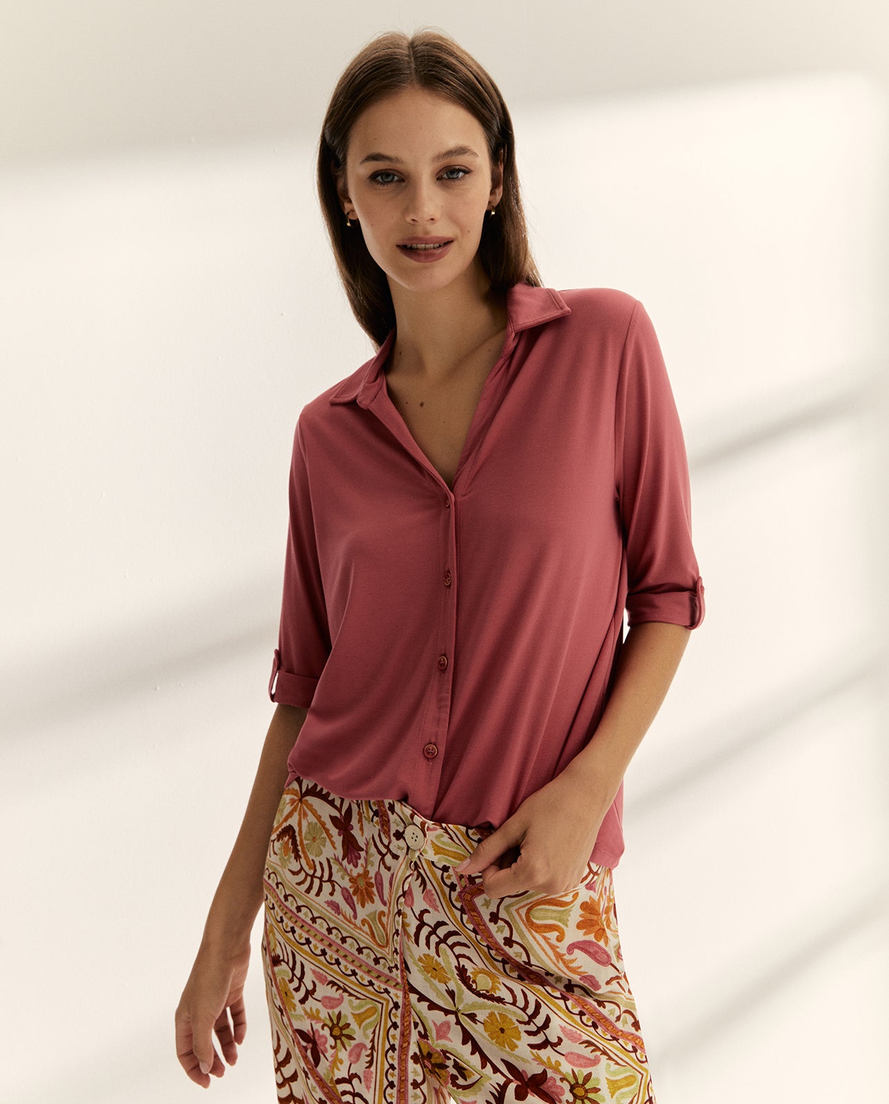Camisa de mujer de punto cuello camisero manga corta