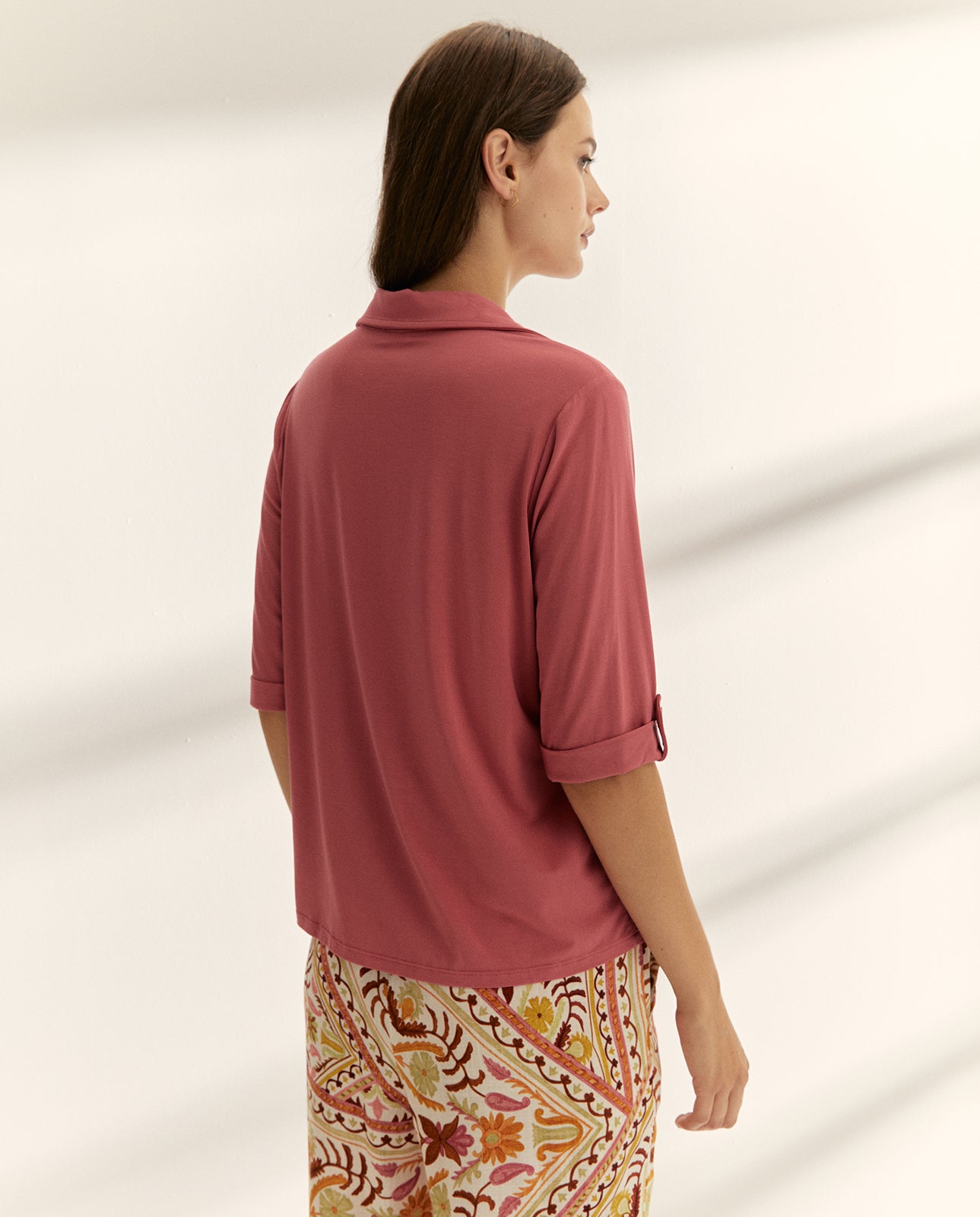 Camisa de mujer de punto cuello camisero manga corta
