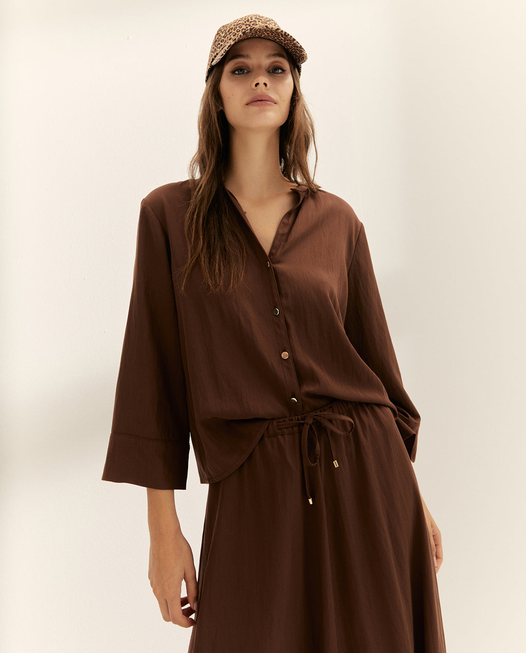 Camisa de mujer cuello mao forma pico manga francesa