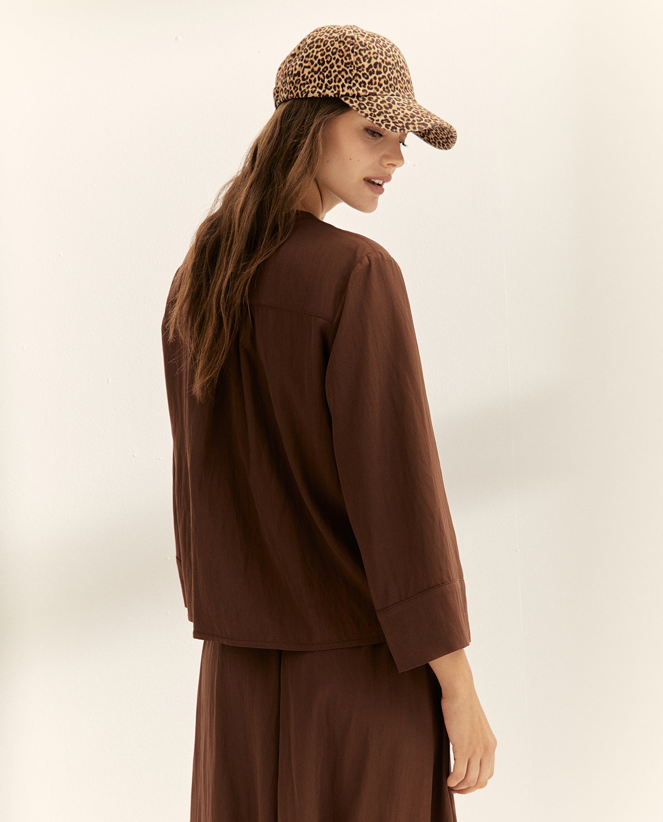 Camisa de mujer cuello mao forma pico manga francesa