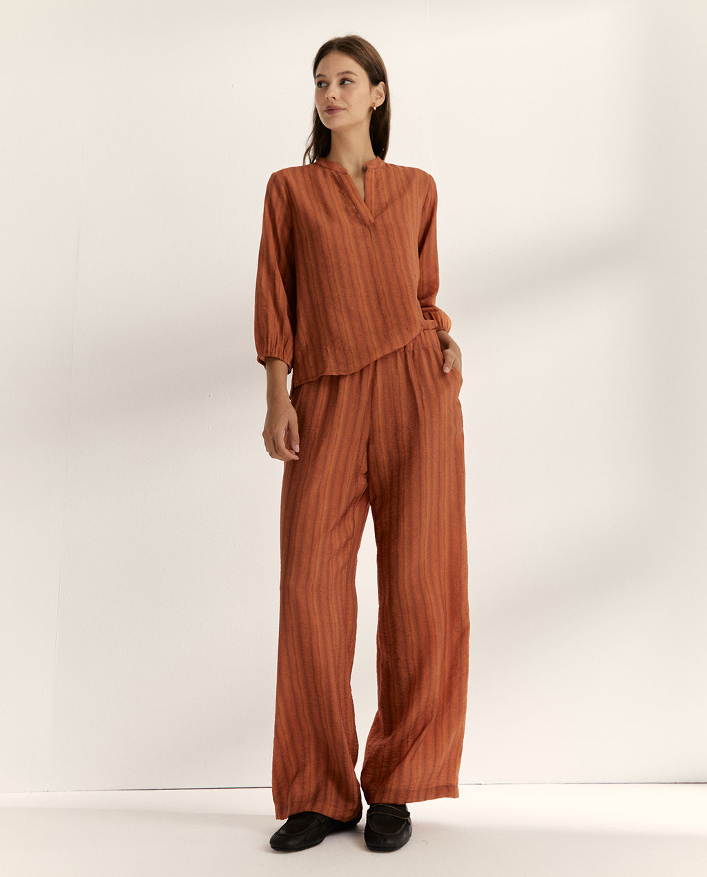 Blusa de mujer estampado raya cuello mao forma pico