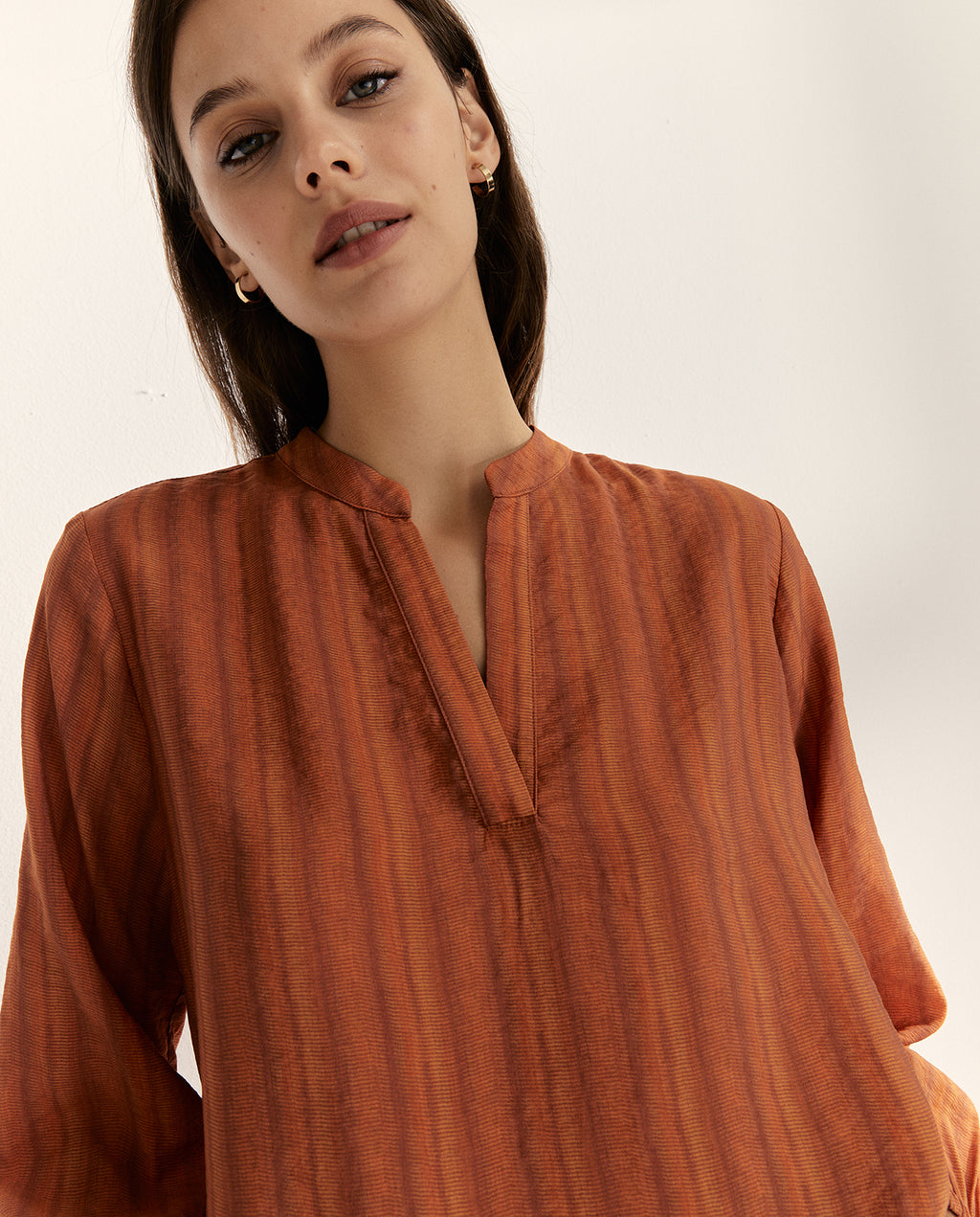 Blusa de mujer estampado raya cuello mao forma pico