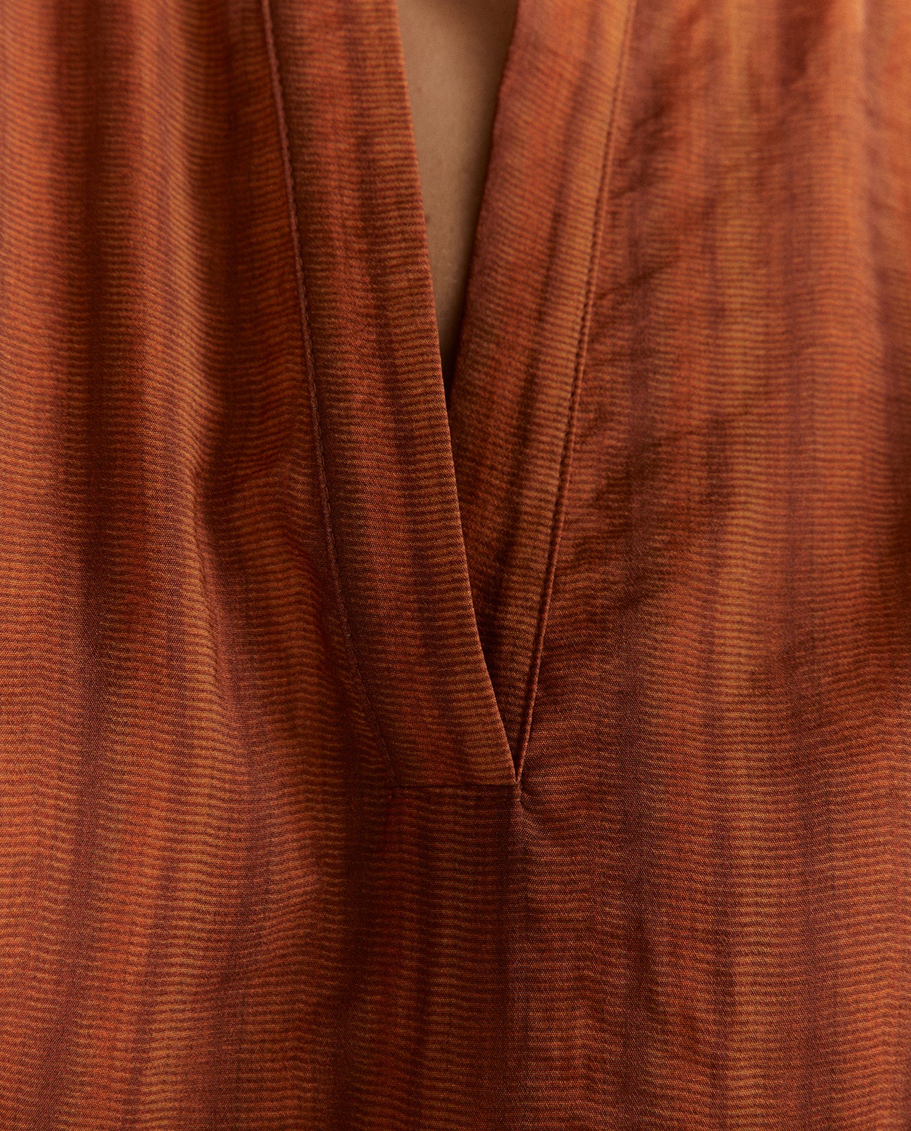 Blusa de mujer estampado raya cuello mao forma pico