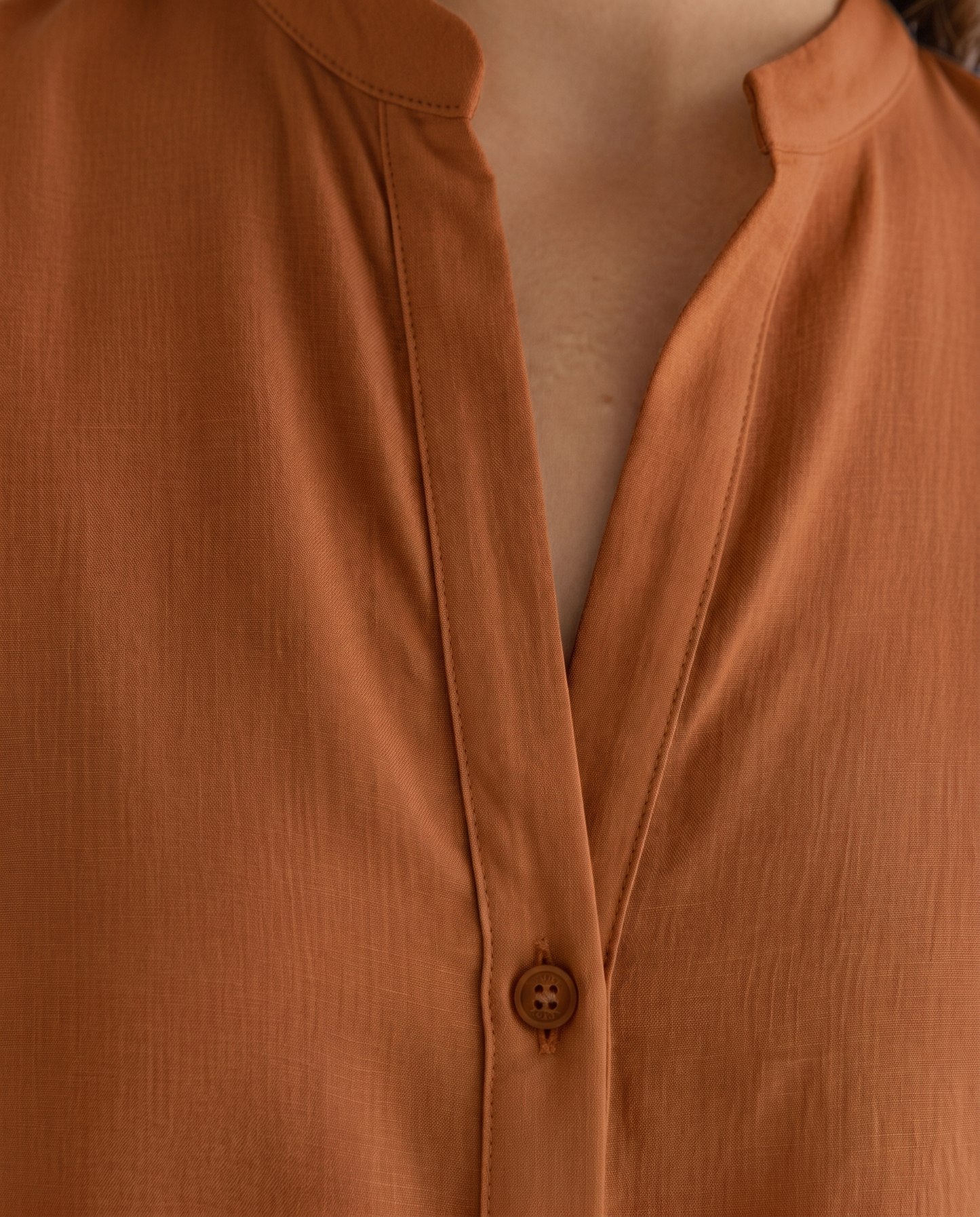 Camisa de mujer cuello mao manga corta