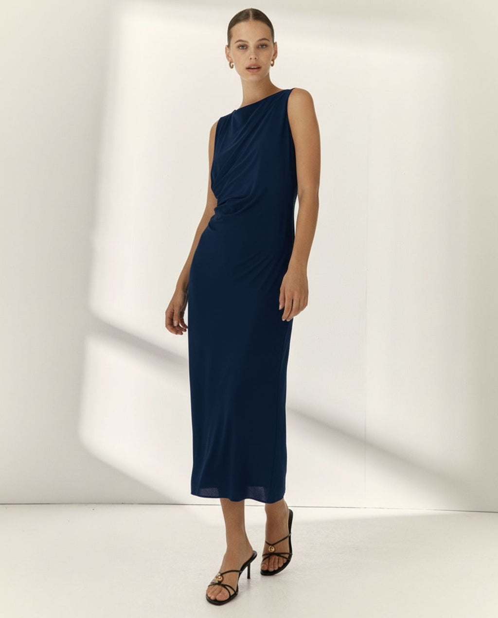 Vestido midi de punto escote barca sin mangas