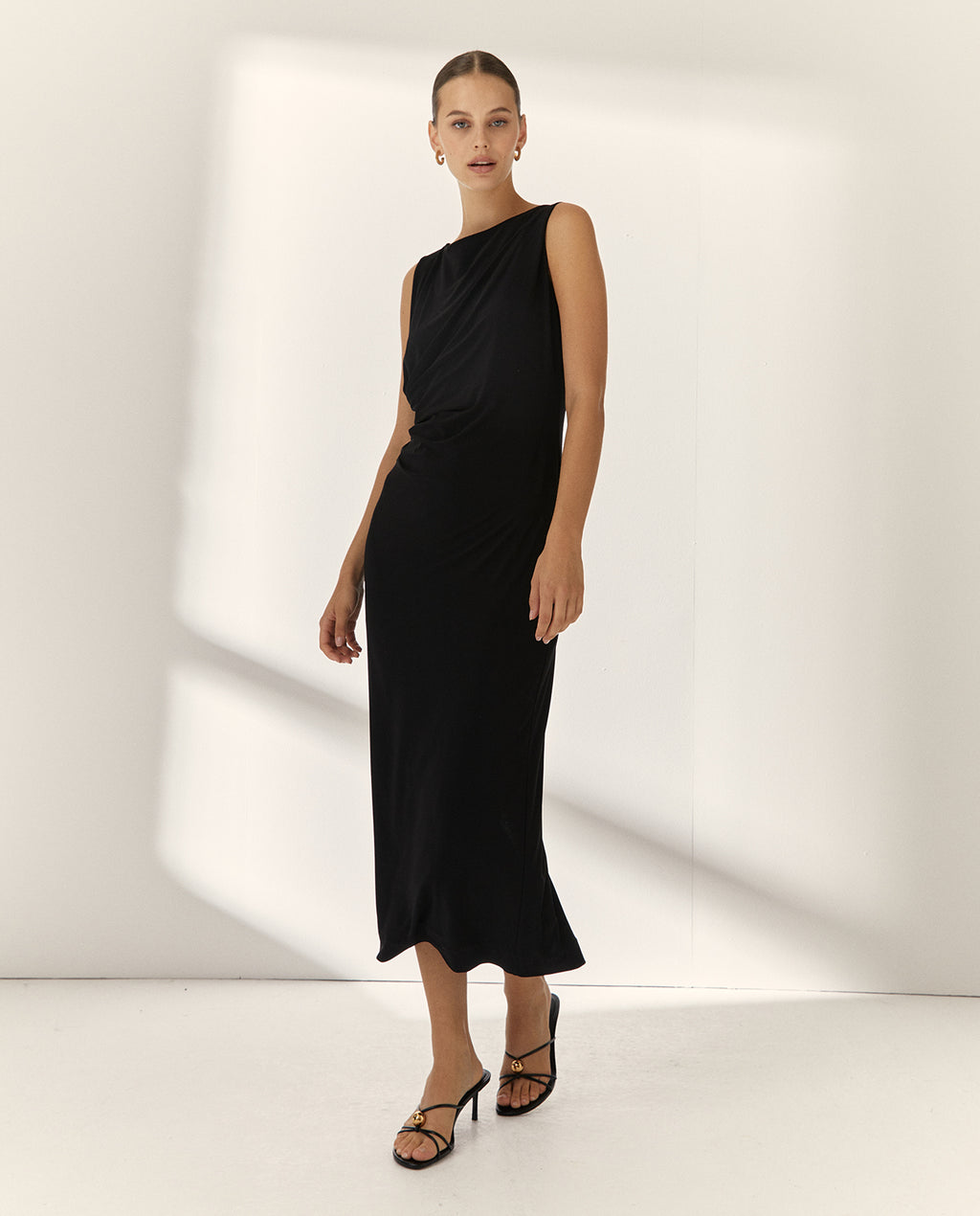 Vestido midi de punto escote barca sin mangas