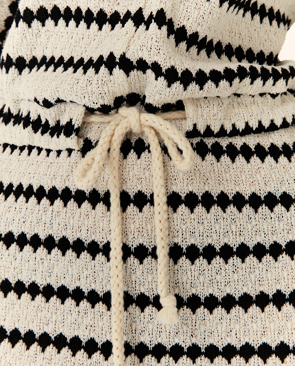 Vestido midi punto jaquard manga corta escote pico