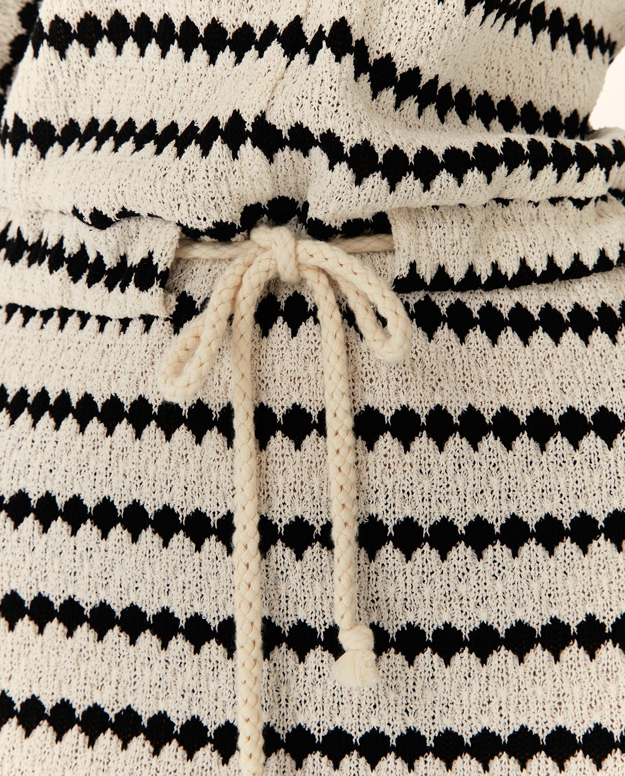 Vestido midi punto jaquard manga corta escote pico