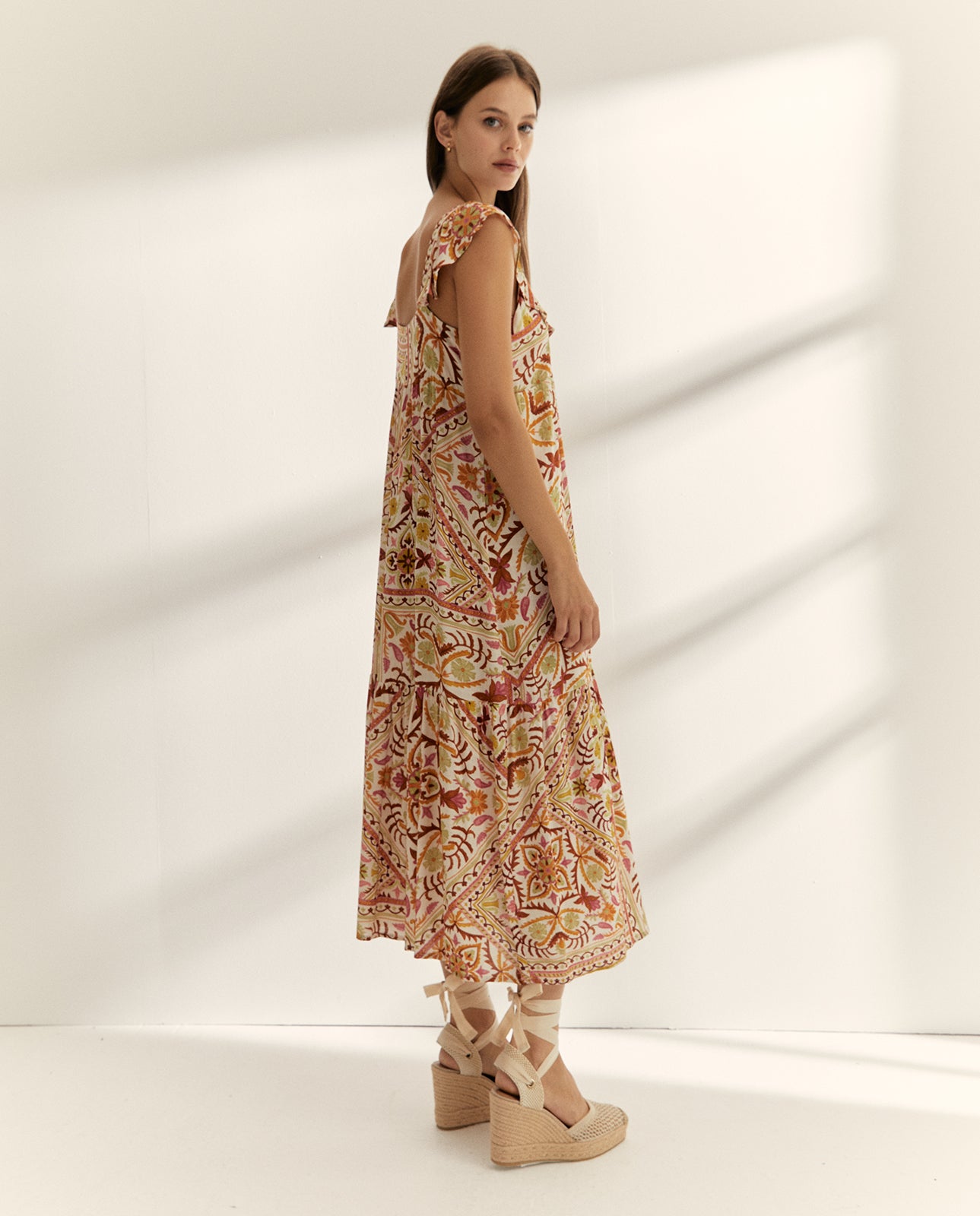 Vestido largo estampado cuello pico tirante ancho