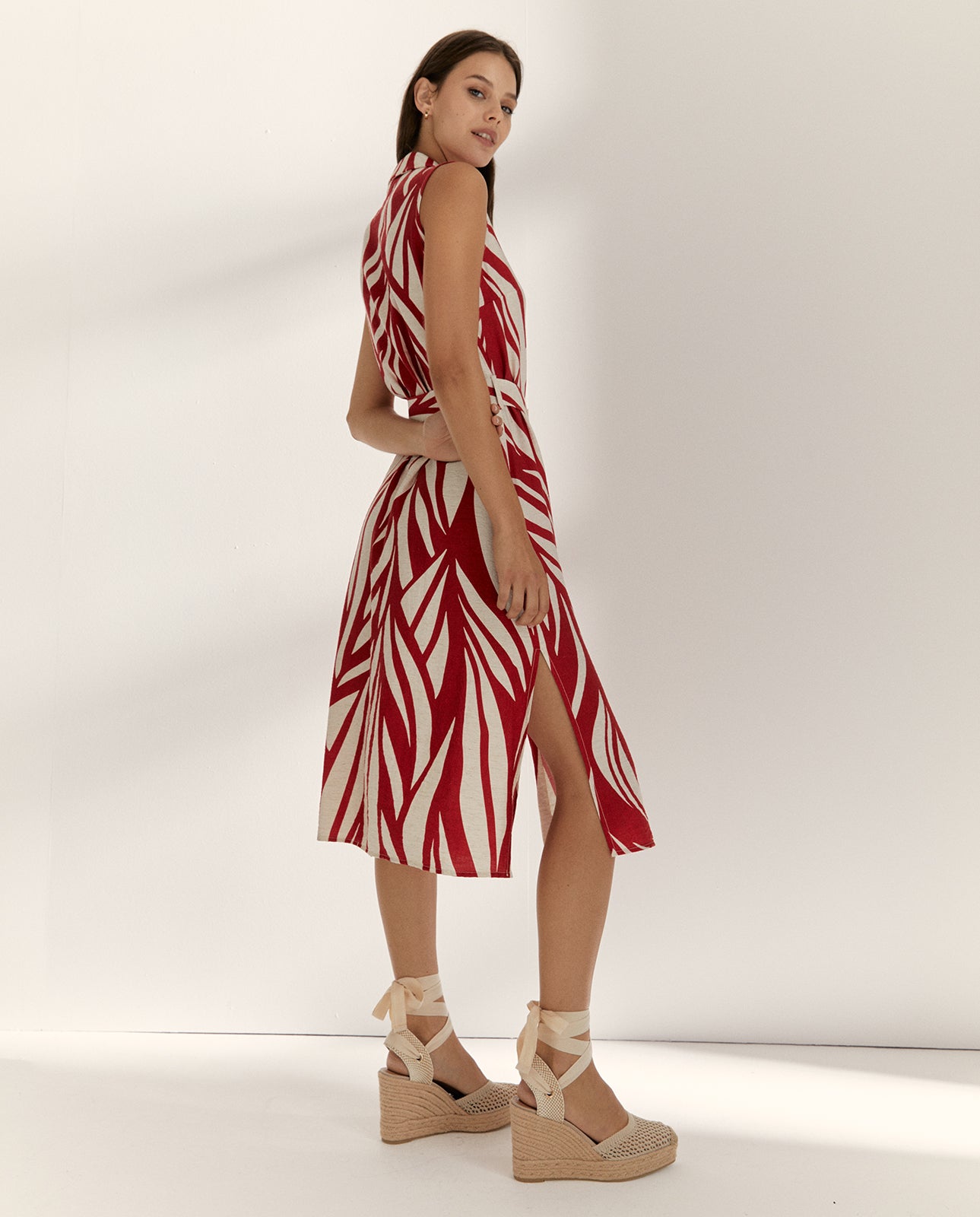 Vestido midi camisero estampado sin mangas