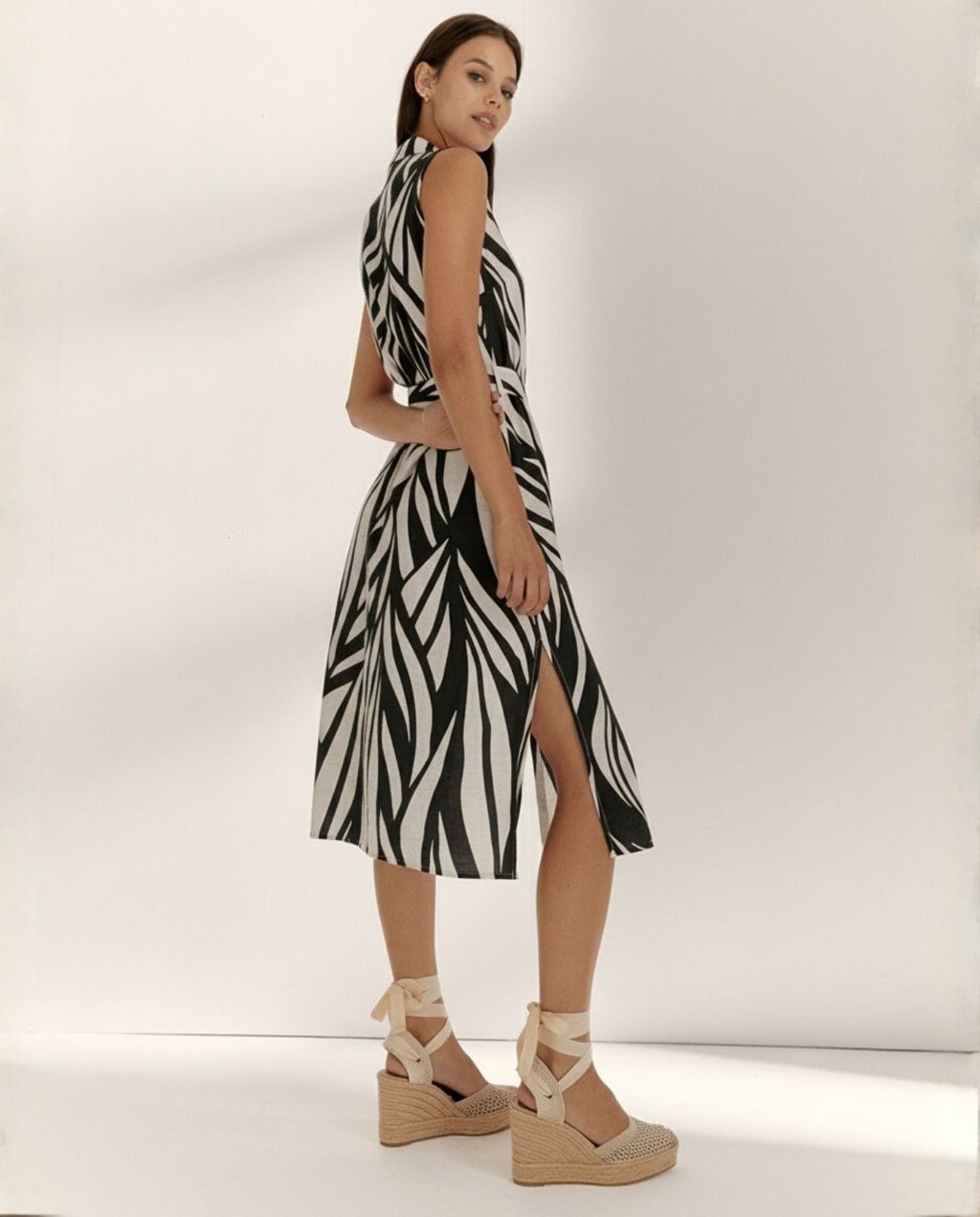 Vestido midi camisero estampado sin mangas