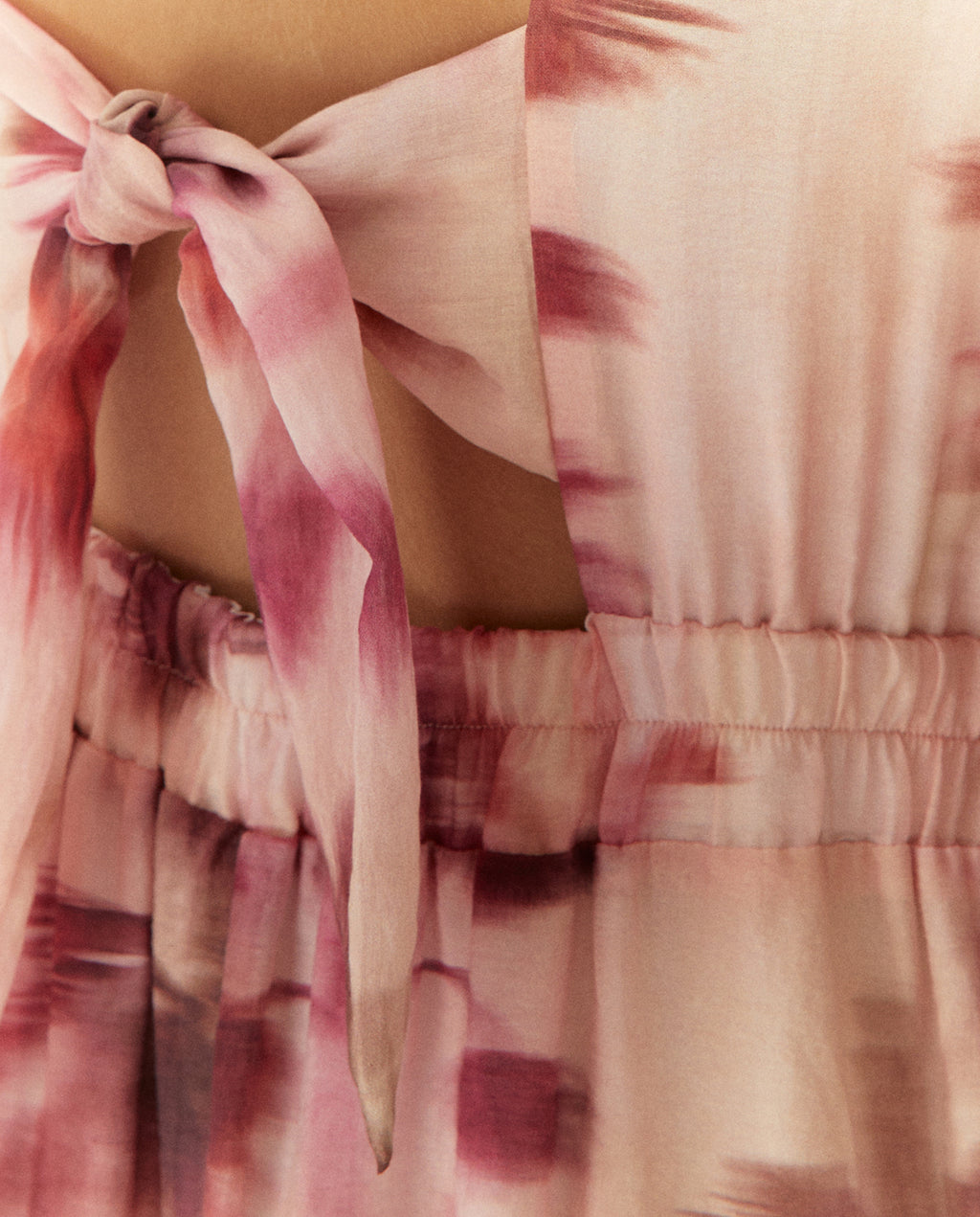 Vestido largo estampado cuello pico sin mangas