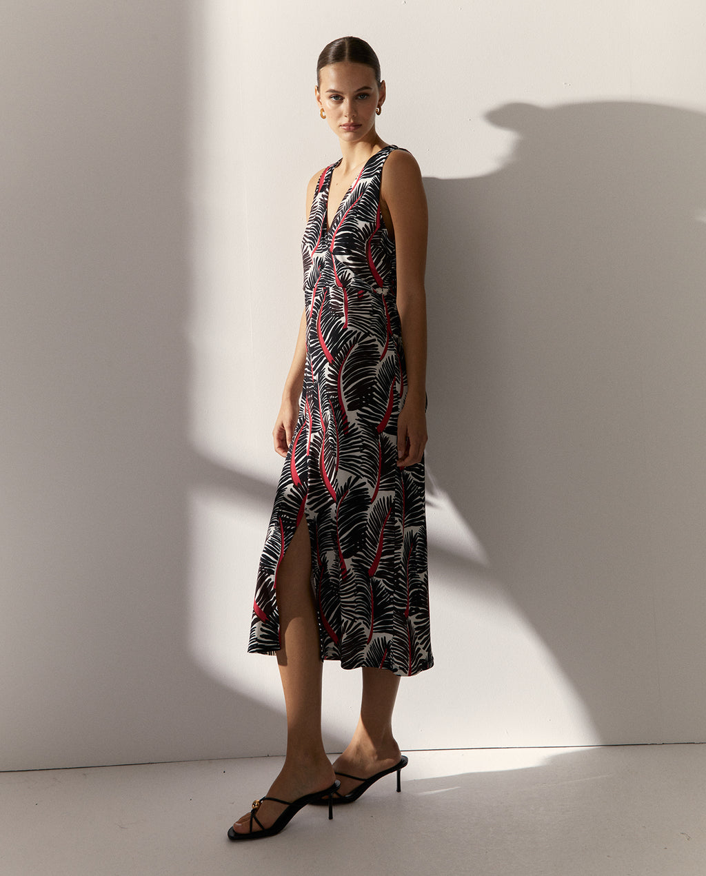 Vestido midi punto estampado cuello pico sin mangas