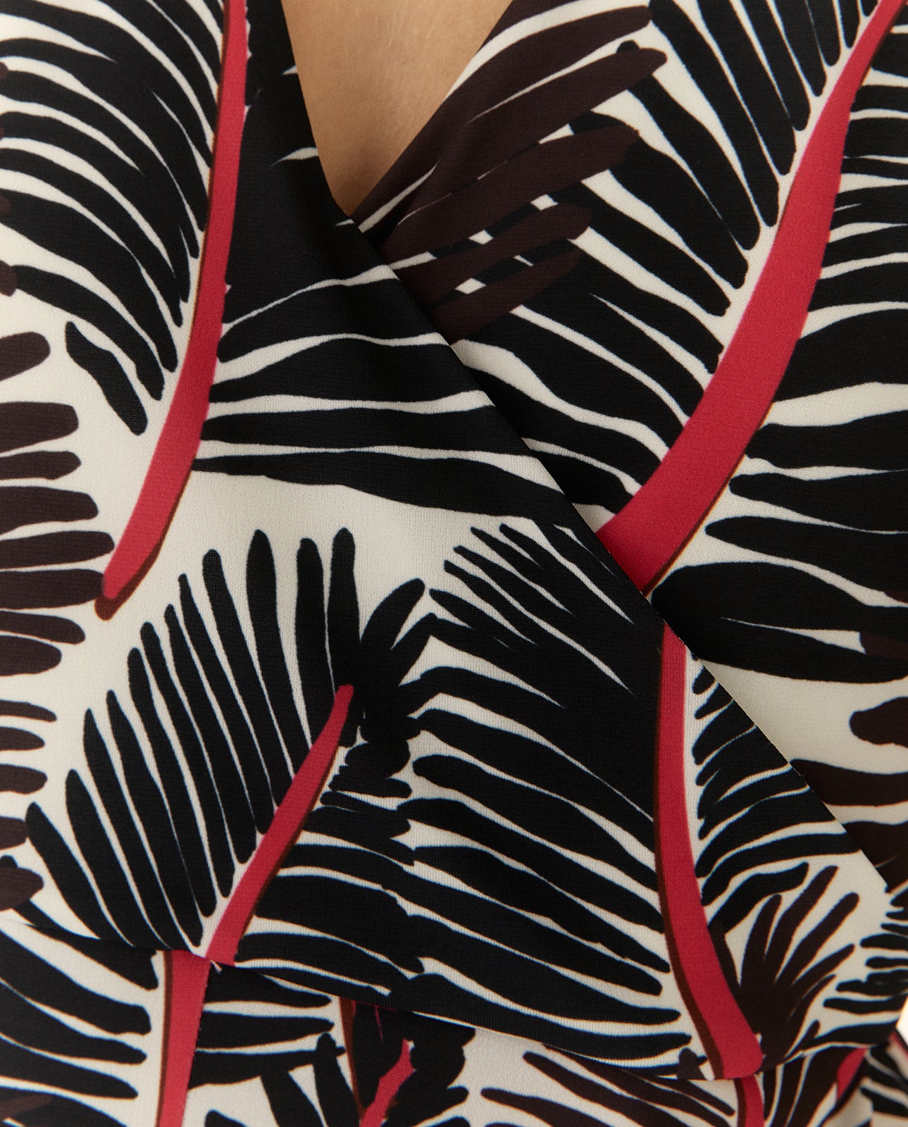 Vestido midi punto estampado cuello pico sin mangas