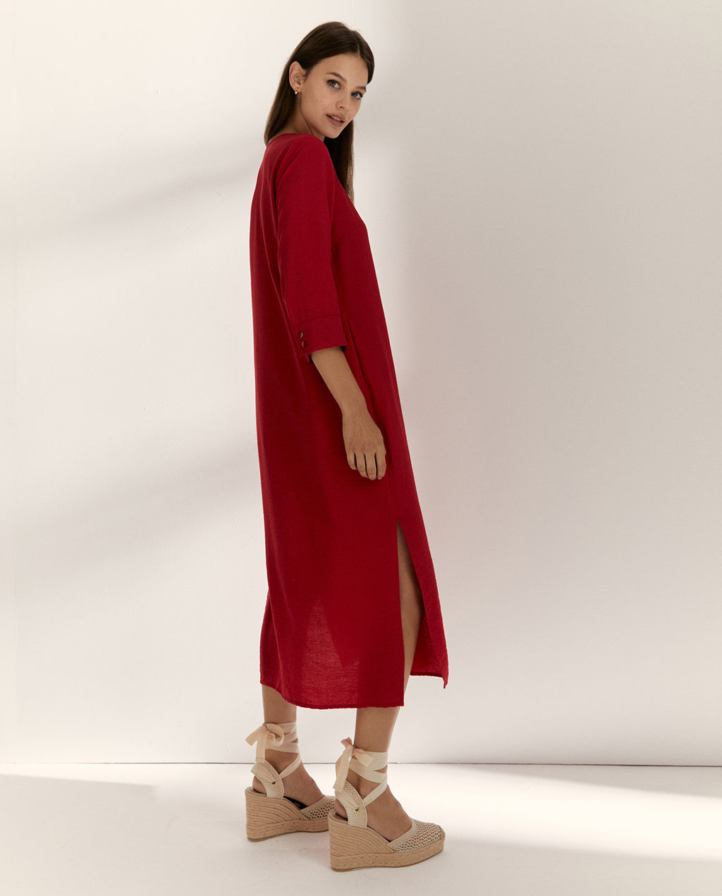 Vestido largo cuello pico manga francesa