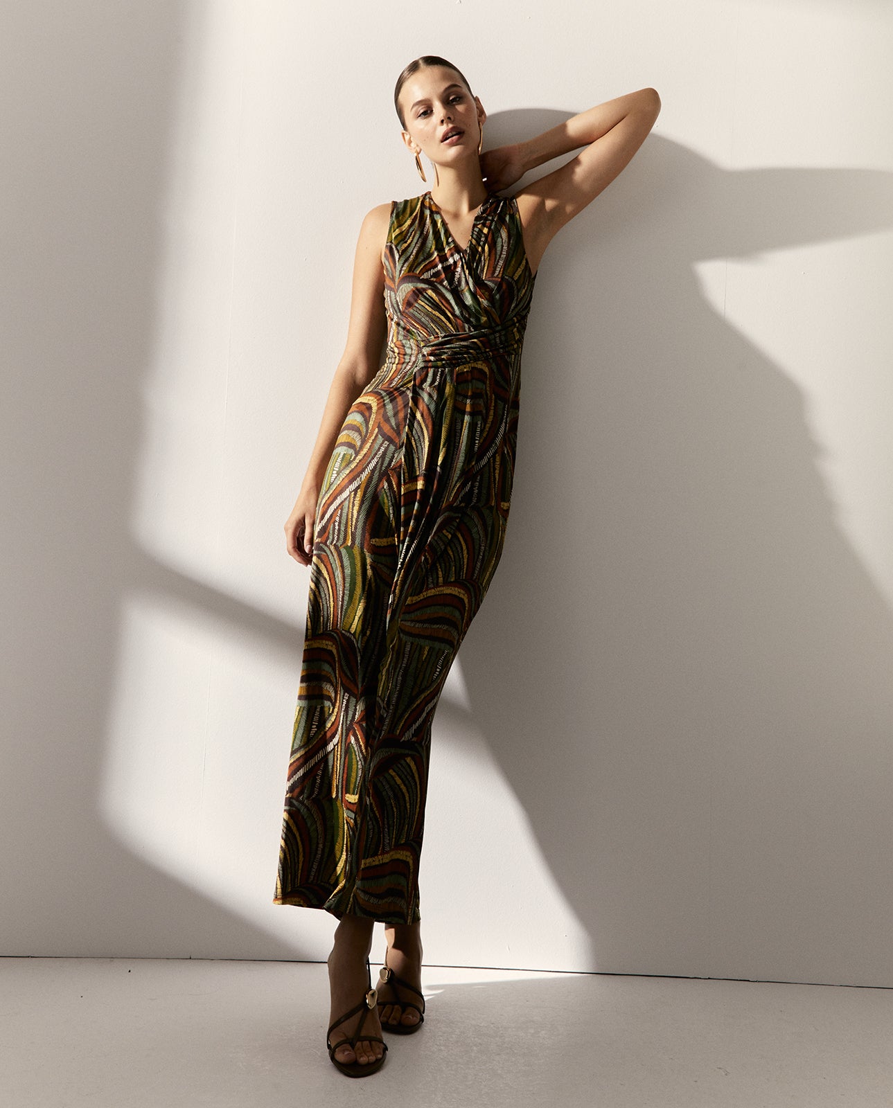 Mono de mujer punto estampado cuello pico sin mangas