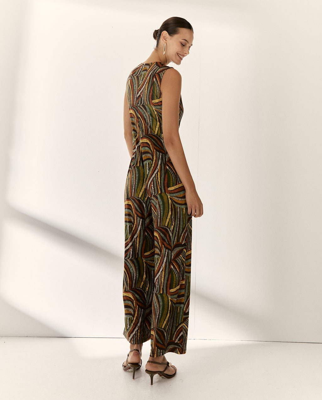 Mono de mujer punto estampado cuello pico sin mangas