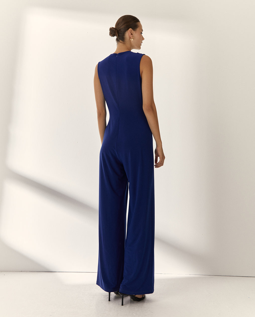 Mono de mujer punto liso cuello pico sin mangas