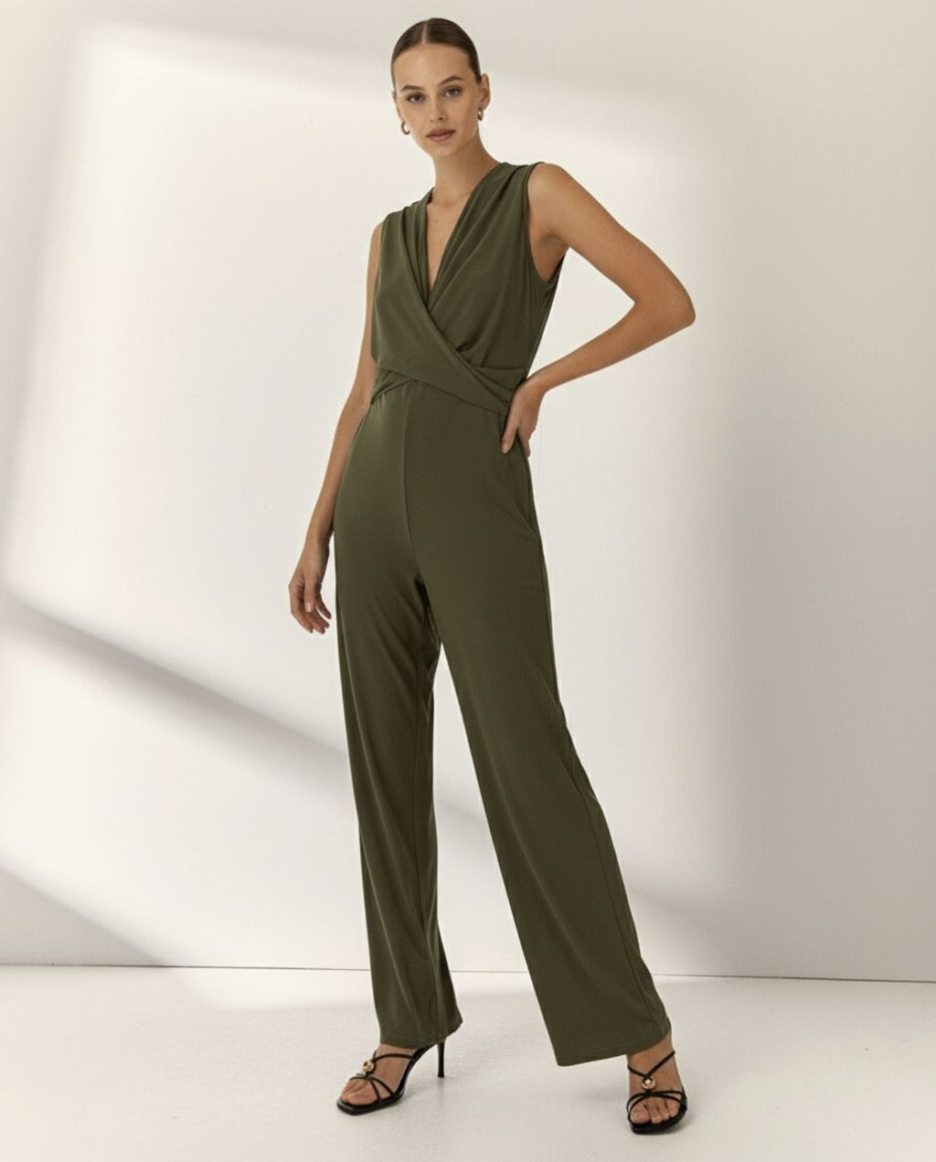 Mono de mujer punto liso cuello pico sin mangas