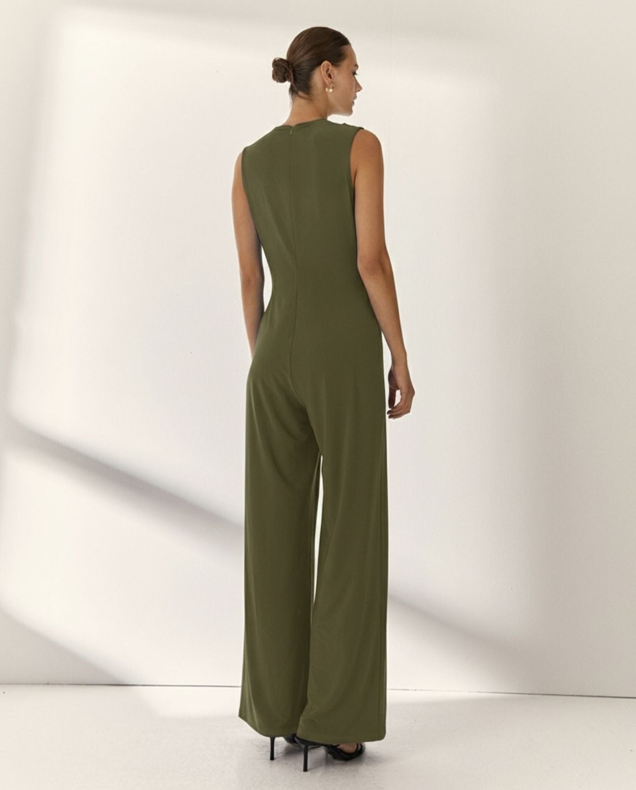 Mono de mujer punto liso cuello pico sin mangas