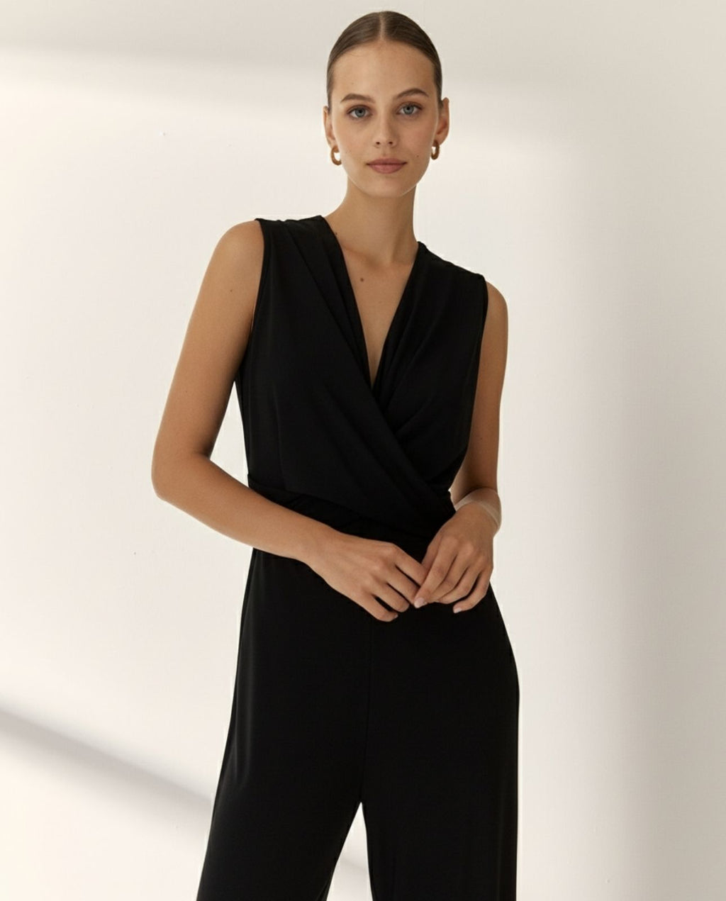 Mono de mujer punto liso cuello pico sin mangas