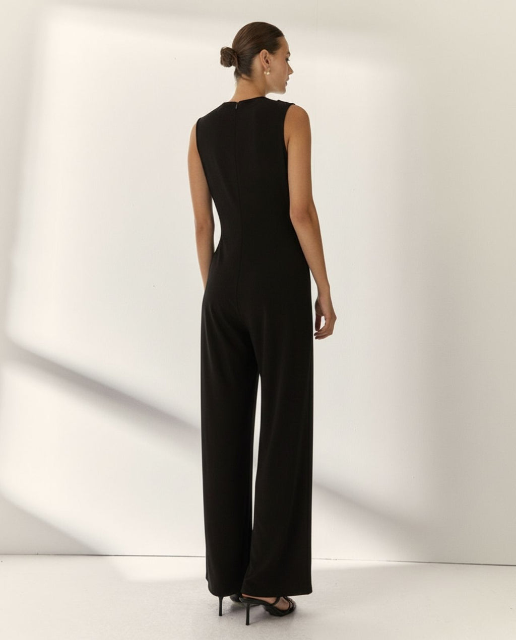 Mono de mujer punto liso cuello pico sin mangas