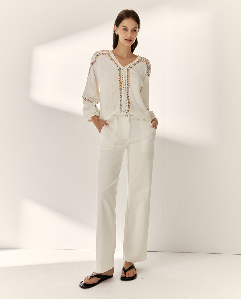 Vaquero recto de mujer tiro alto