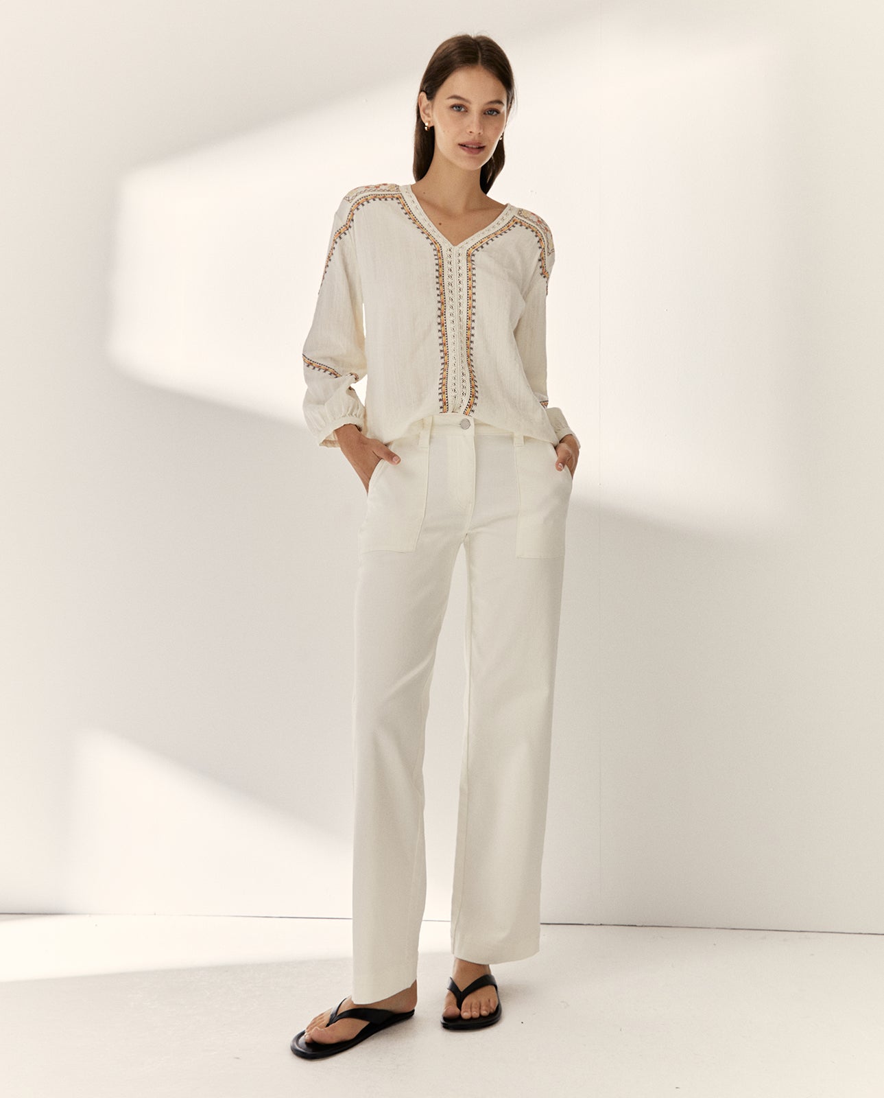 Vaquero recto de mujer tiro alto