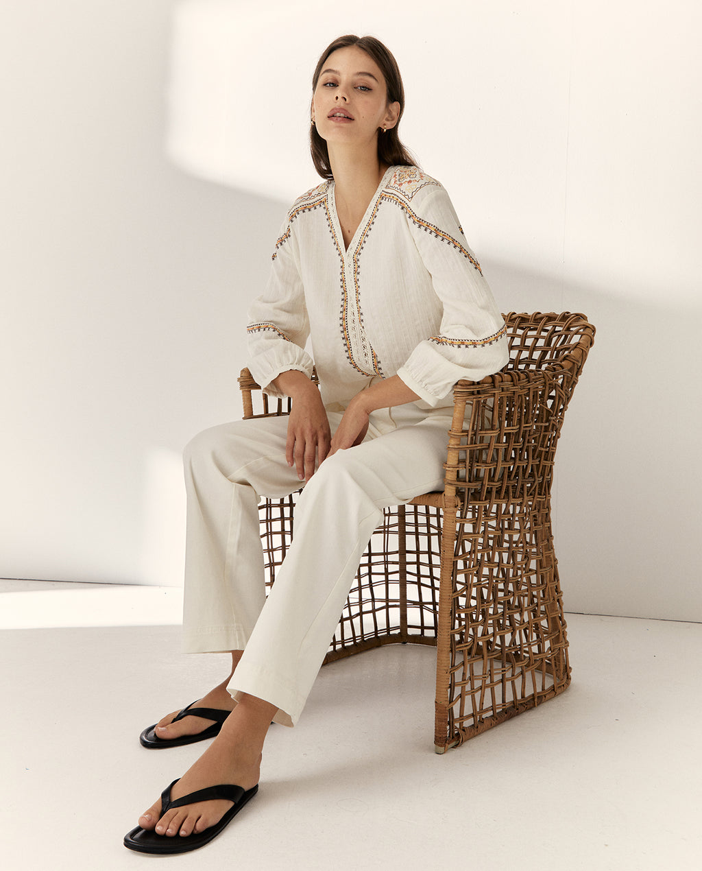 Vaquero recto de mujer tiro alto