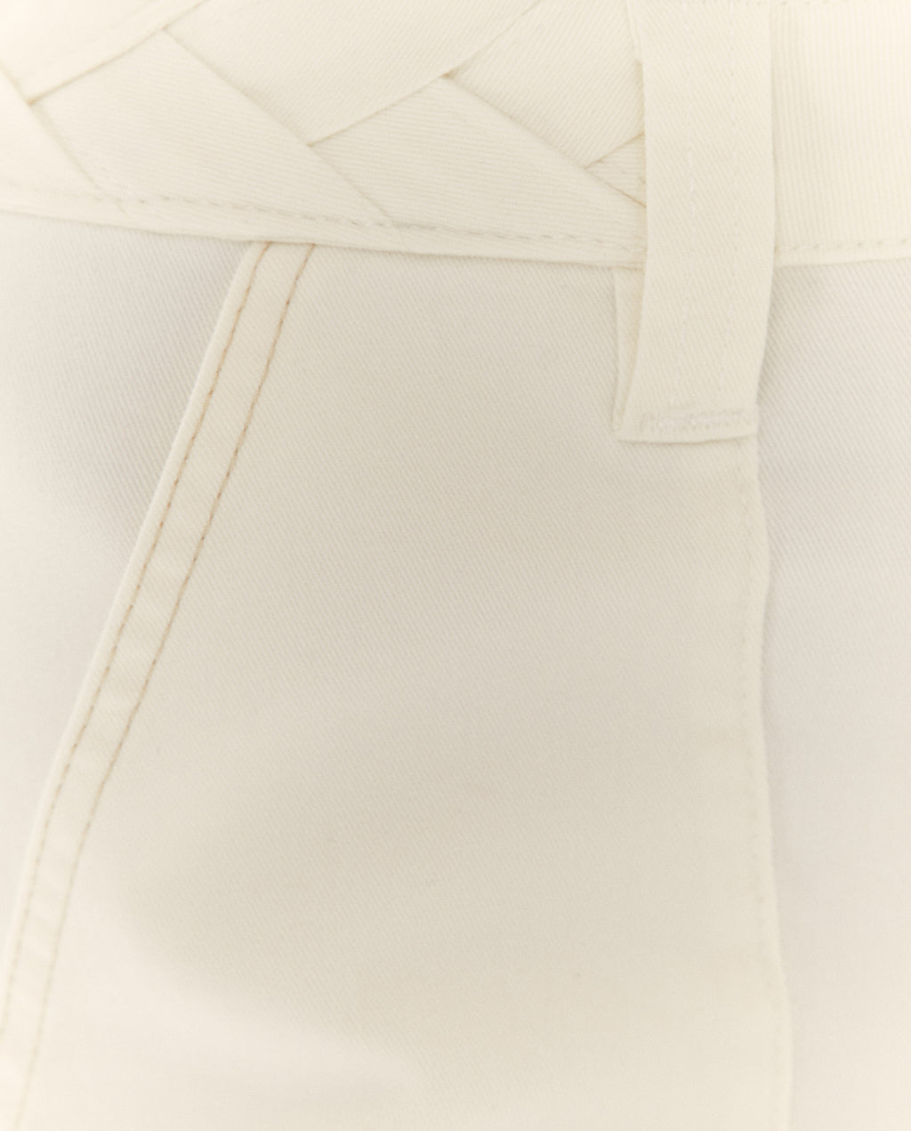 Vaquero recto de mujer tiro alto