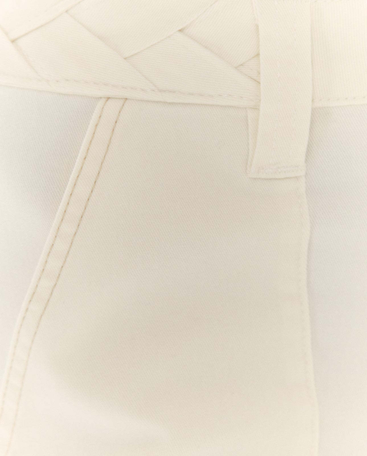 Vaquero recto de mujer tiro alto