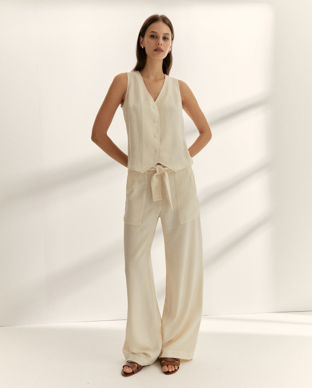 Pantalón ancho de mujer con lazada