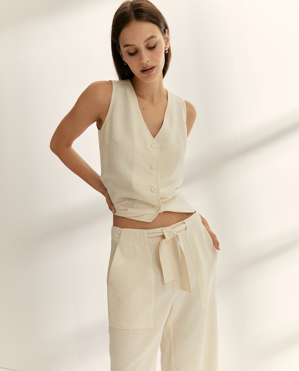 Pantalón ancho de mujer con lazada