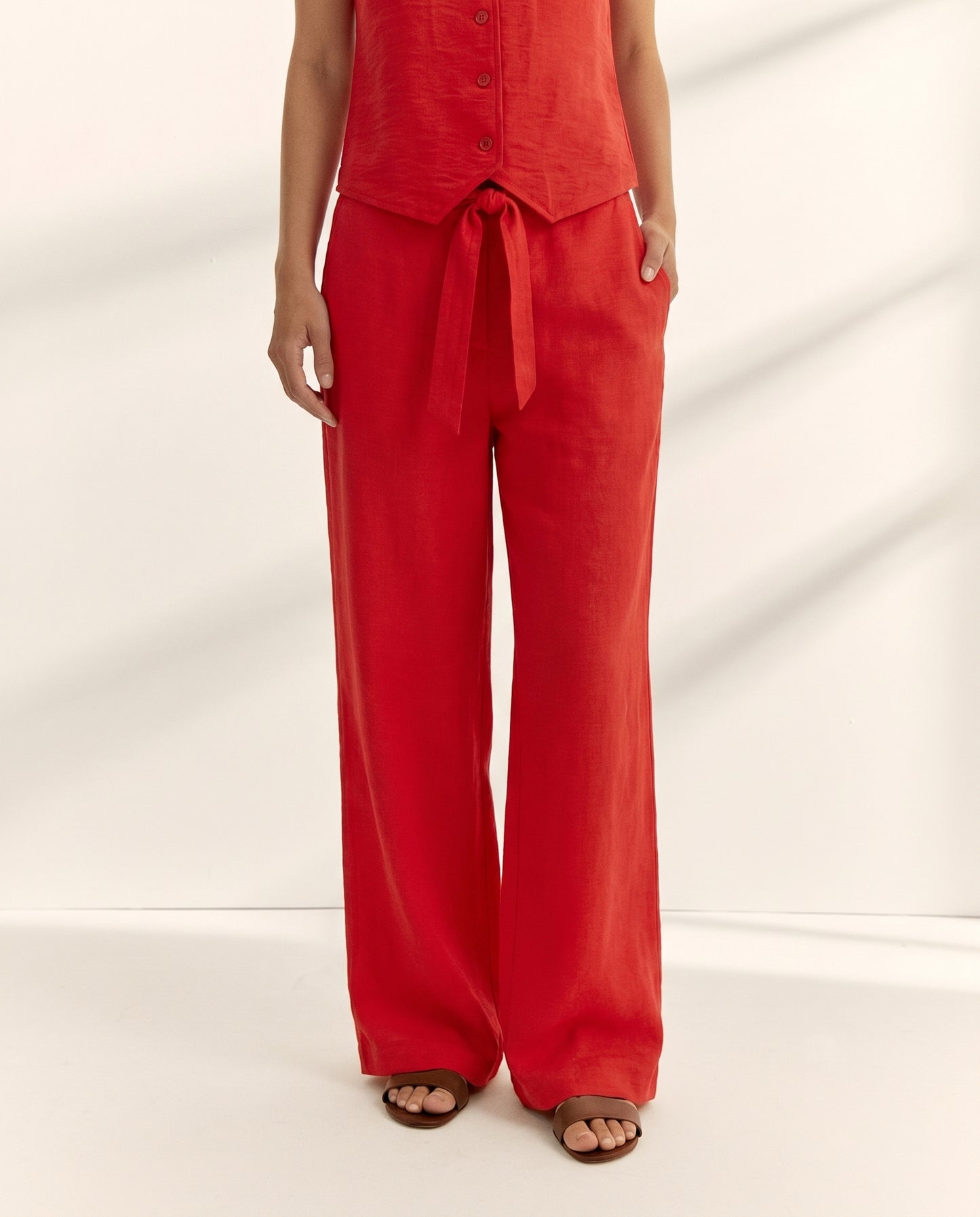 Pantalón ancho de mujer con lazada