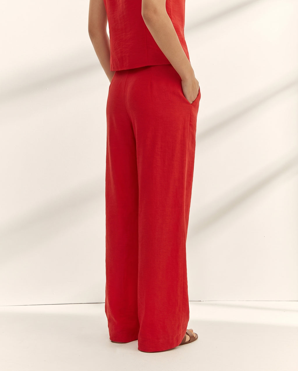 Pantalón ancho de mujer con lazada