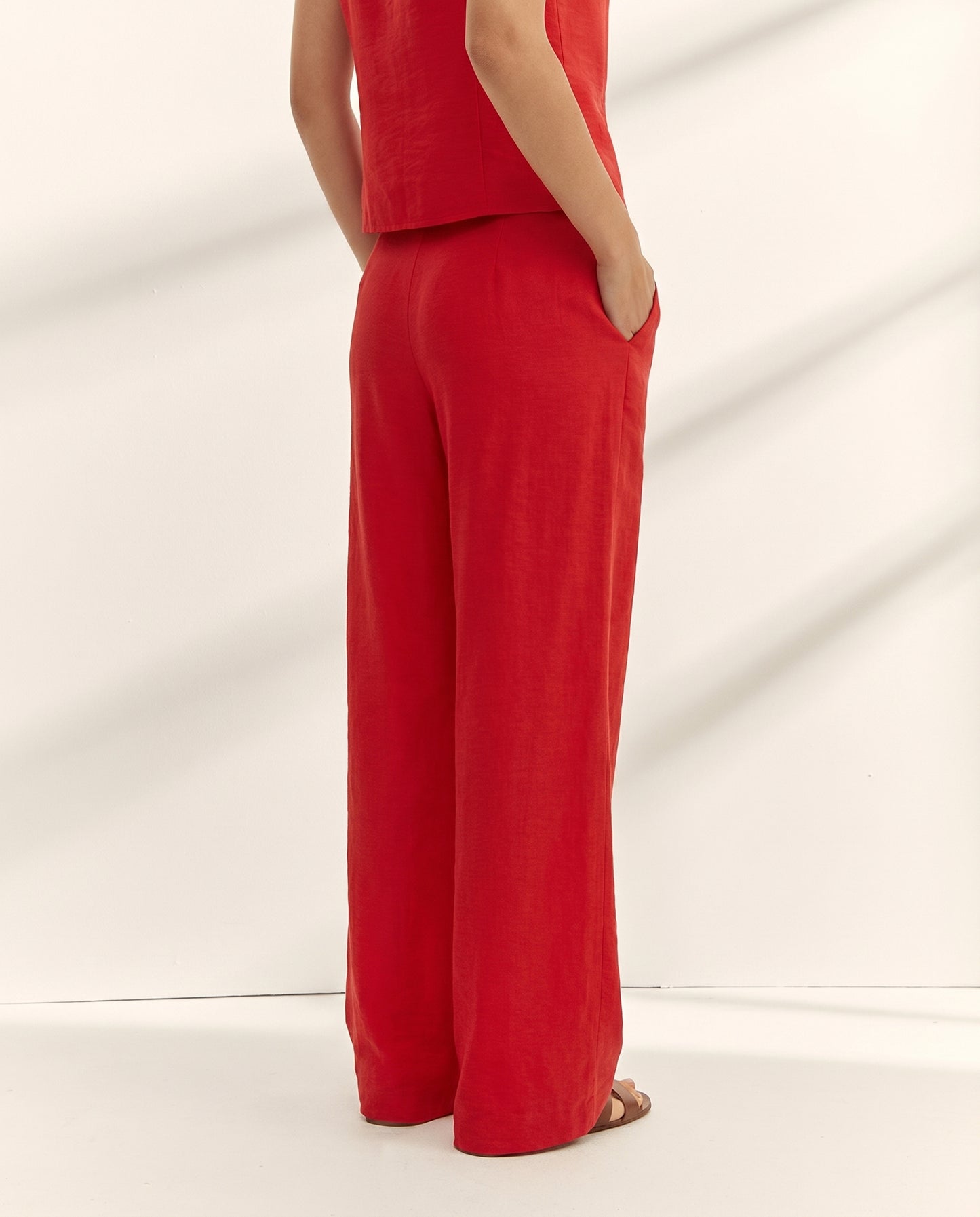 Pantalón ancho de mujer con lazada