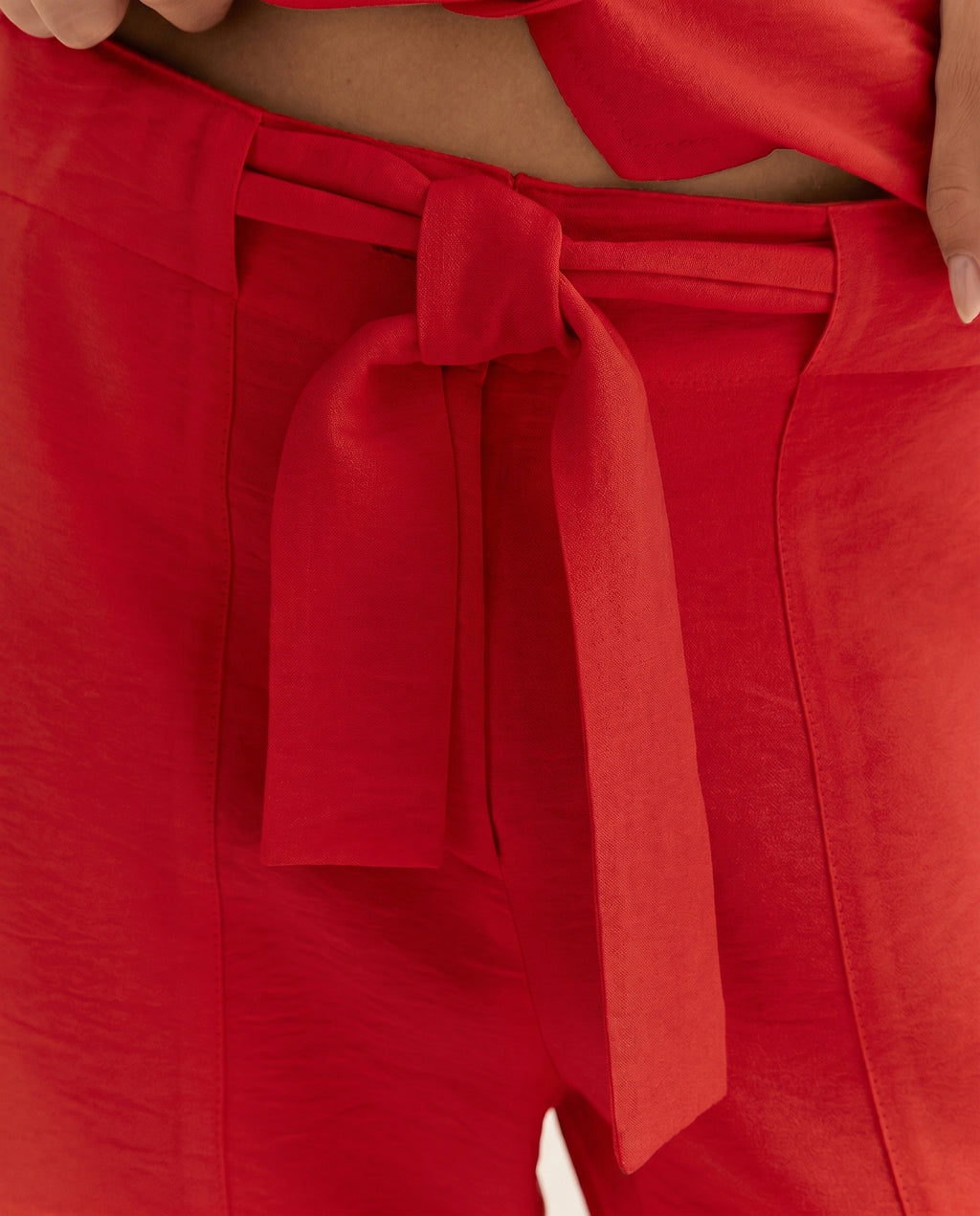 Pantalón ancho de mujer con lazada
