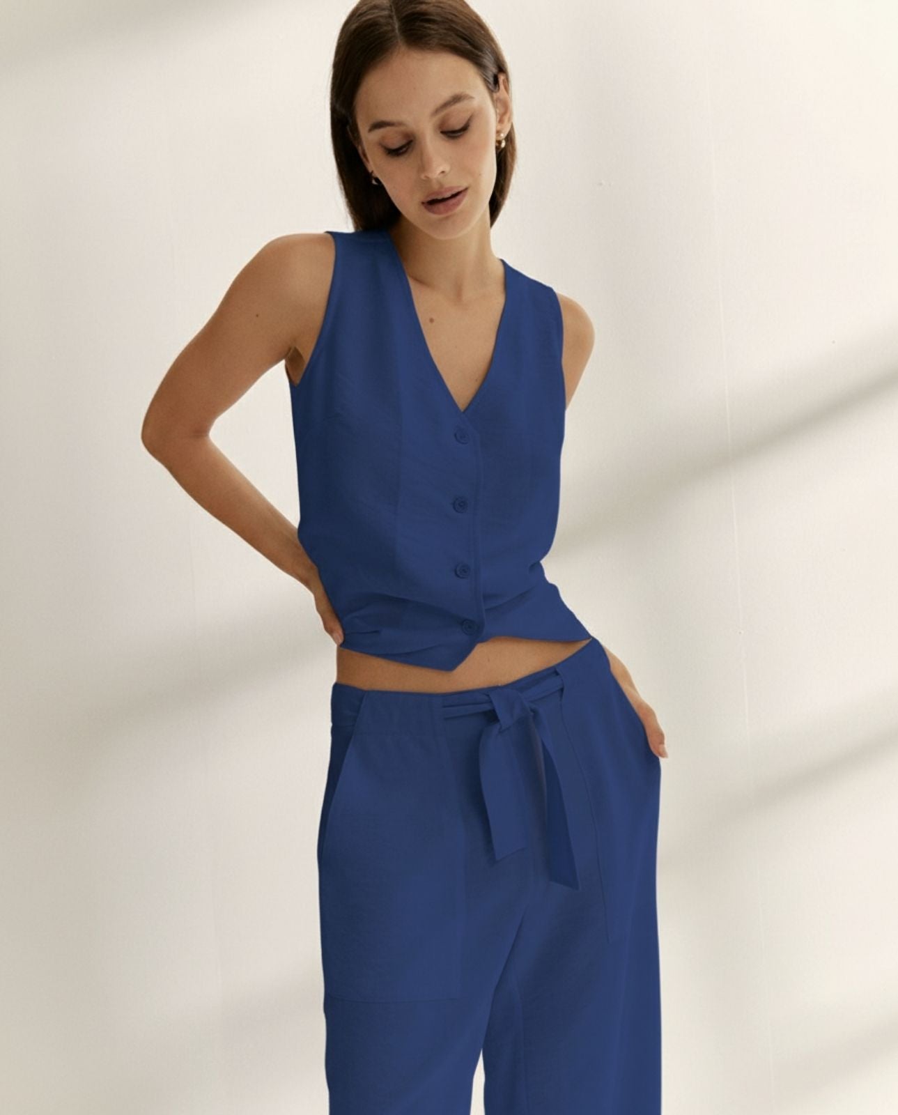 Pantalón ancho de mujer con lazada