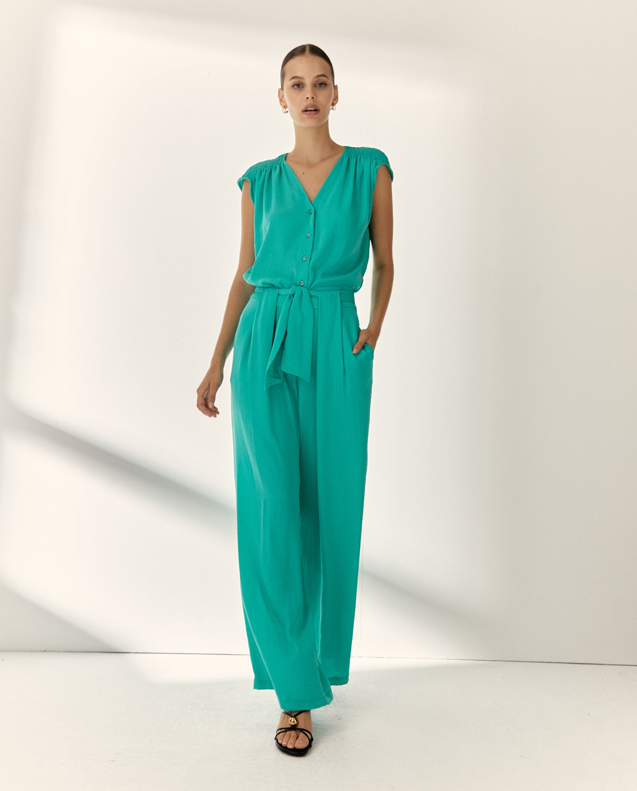 Pantalón ancho de mujer satinado con palas