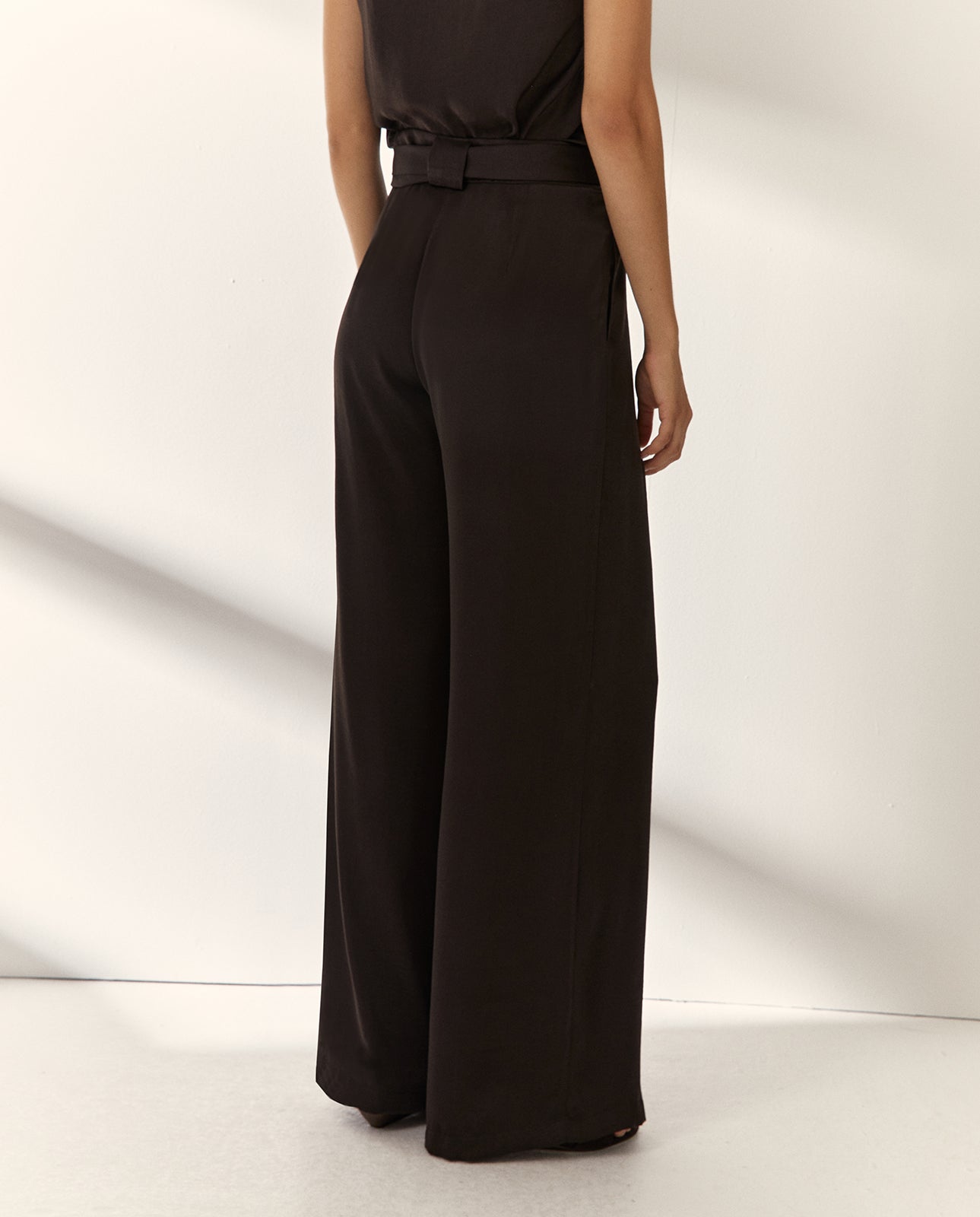 Pantalón ancho de mujer satinado con palas