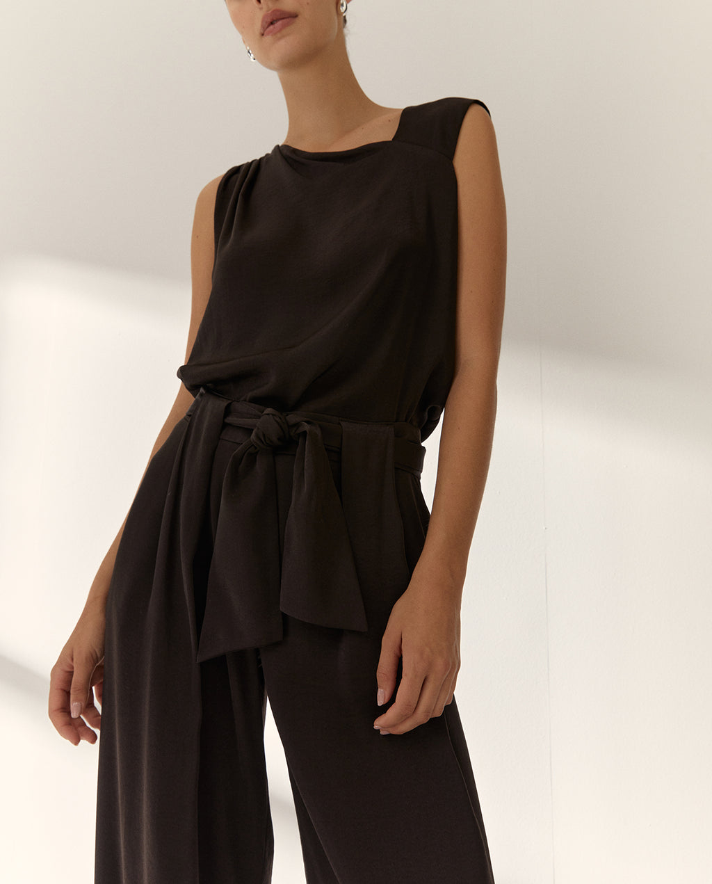 Pantalón ancho de mujer satinado con palas